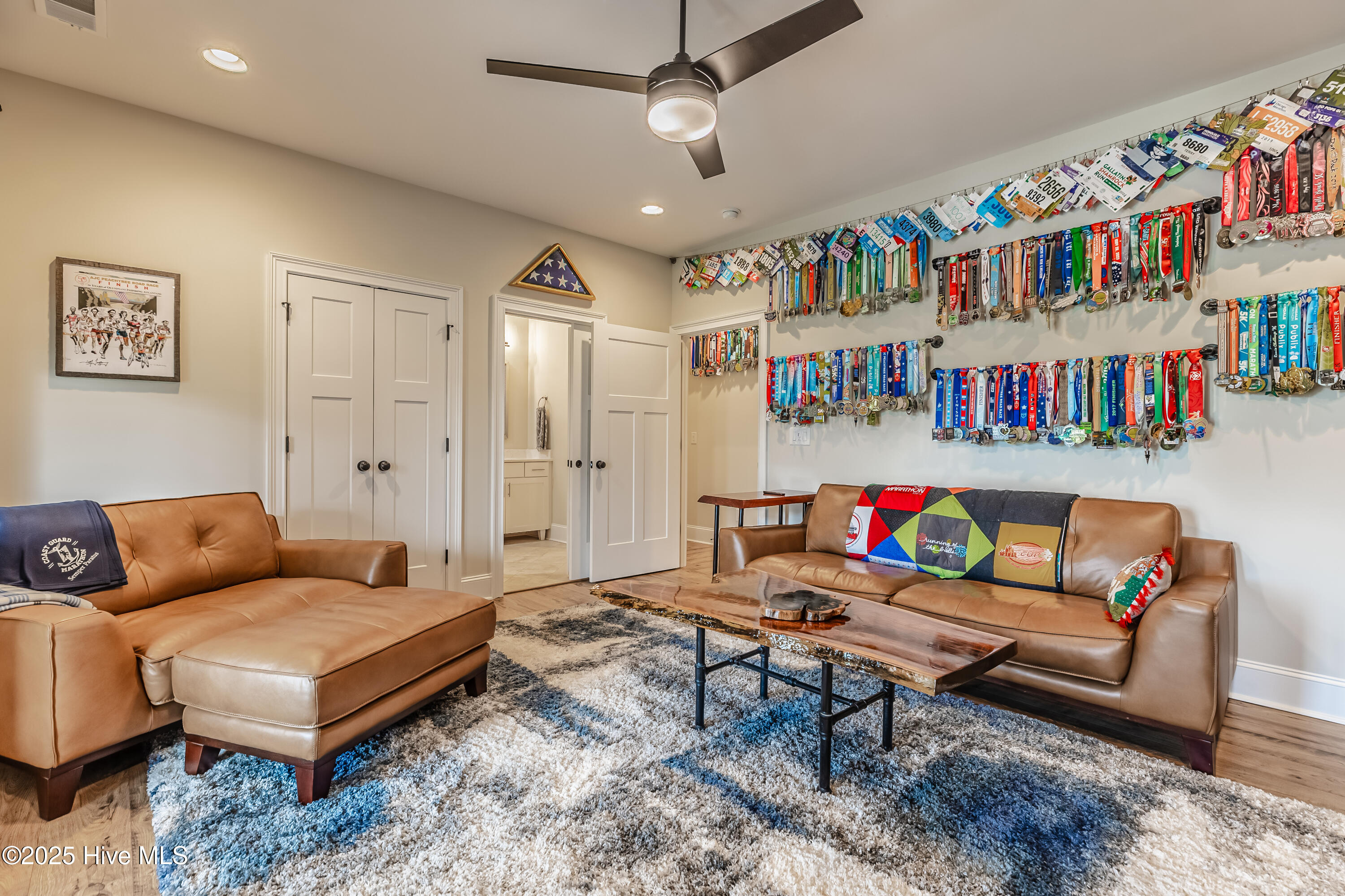 100523933 | Photo 44