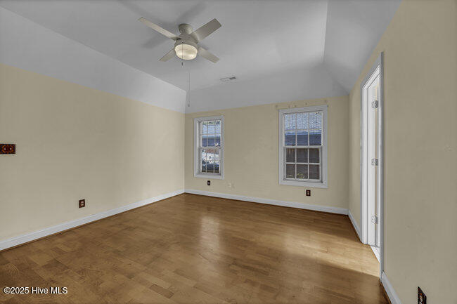 100542118 | Photo 20