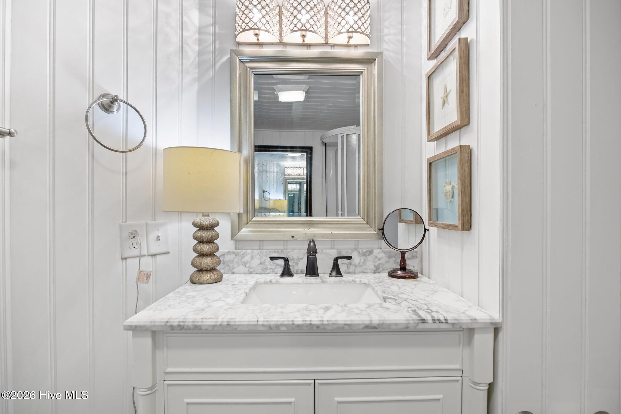 100561828 | Photo 18