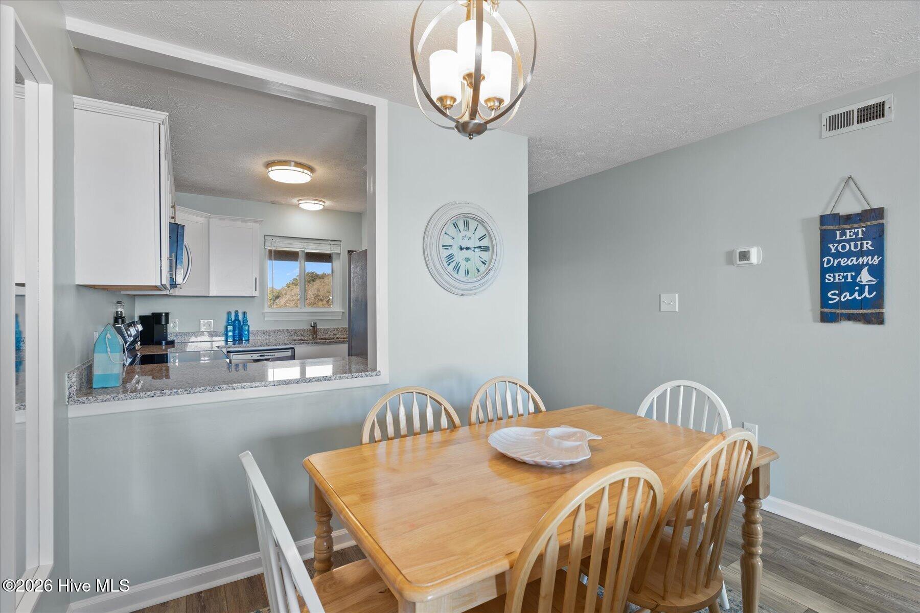 100564383 | Photo 23