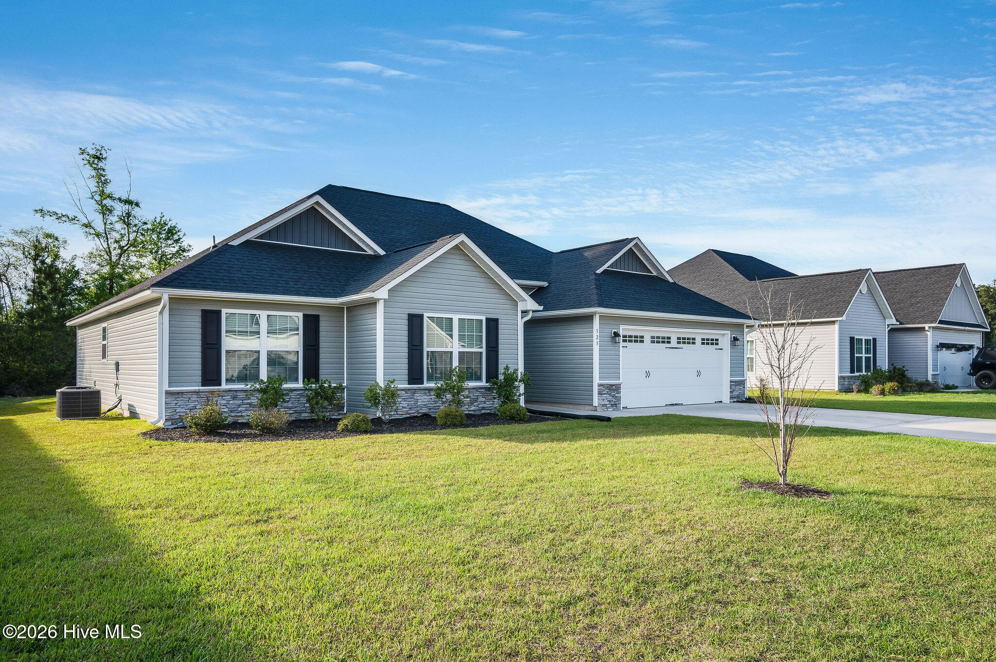 100568428 | Photo 51