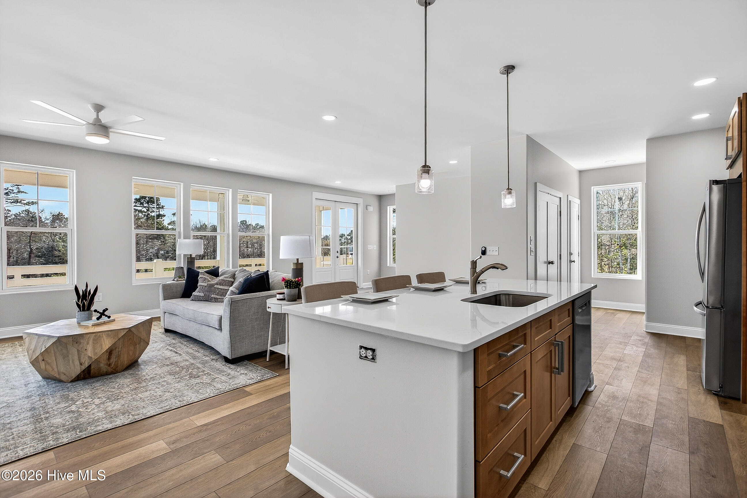 100559687 | Photo 13