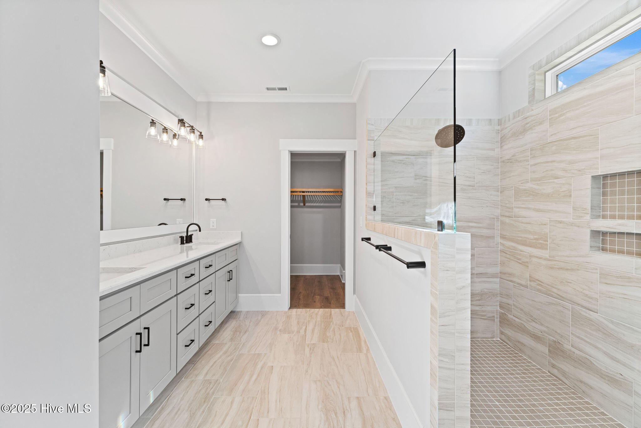 100522532 | Photo 32