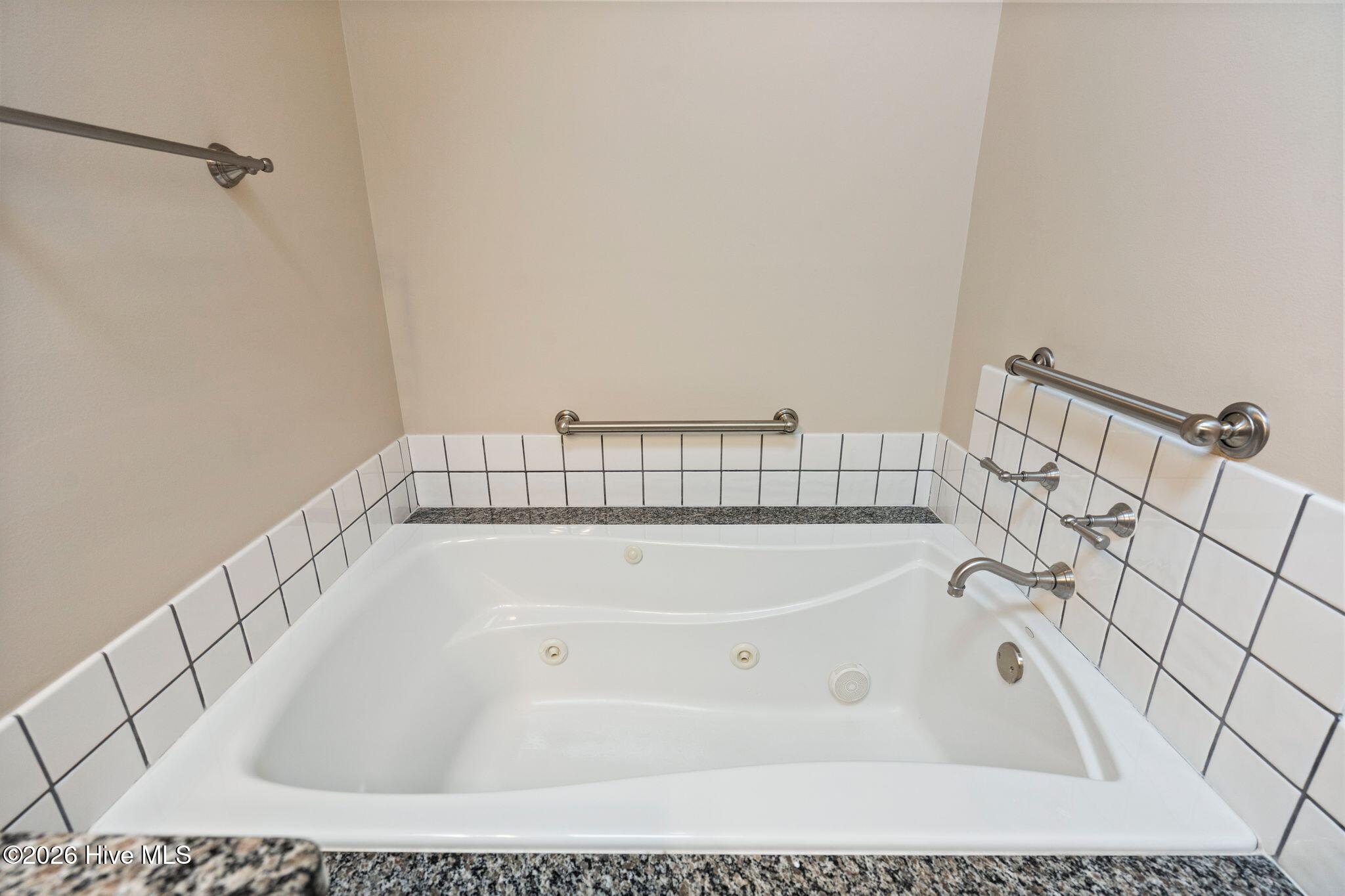 100558644 | Photo 25