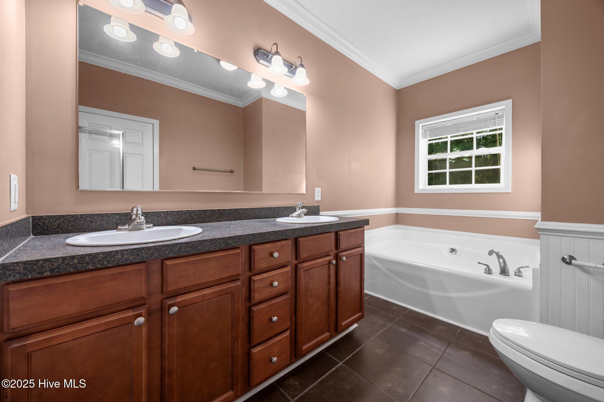 Bathroom Suite #2