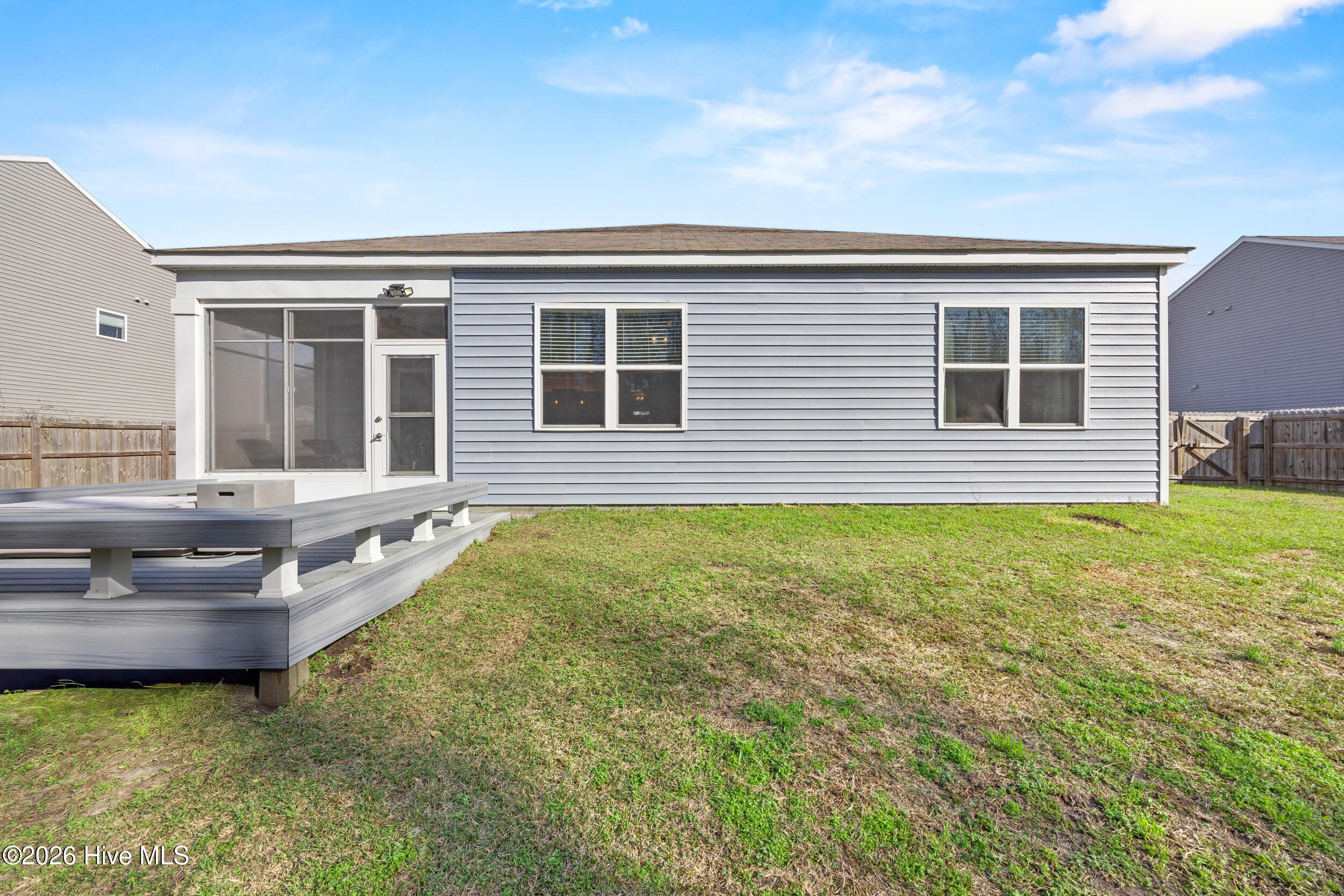 100561982 | Photo 31