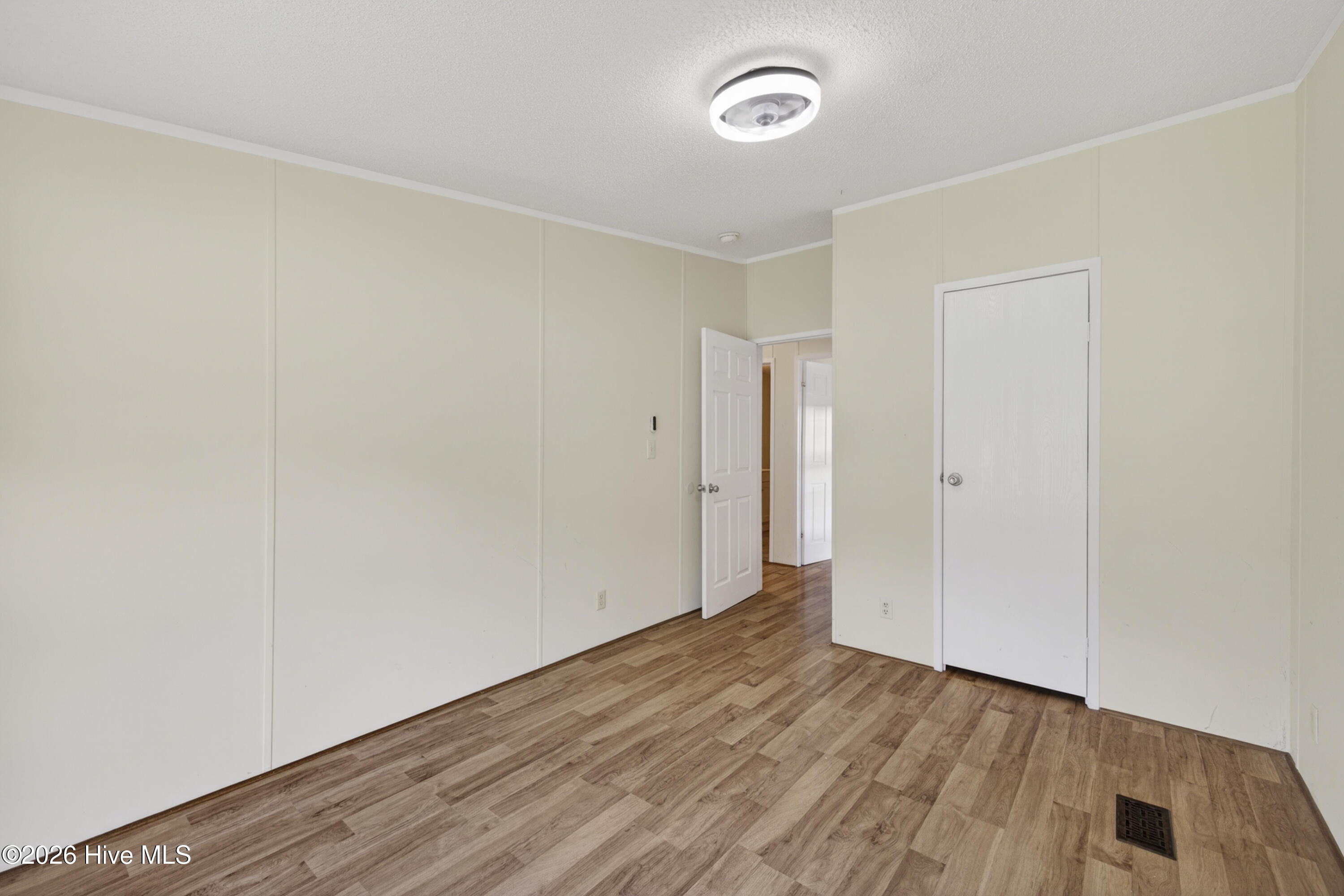 100566383 | Photo 22