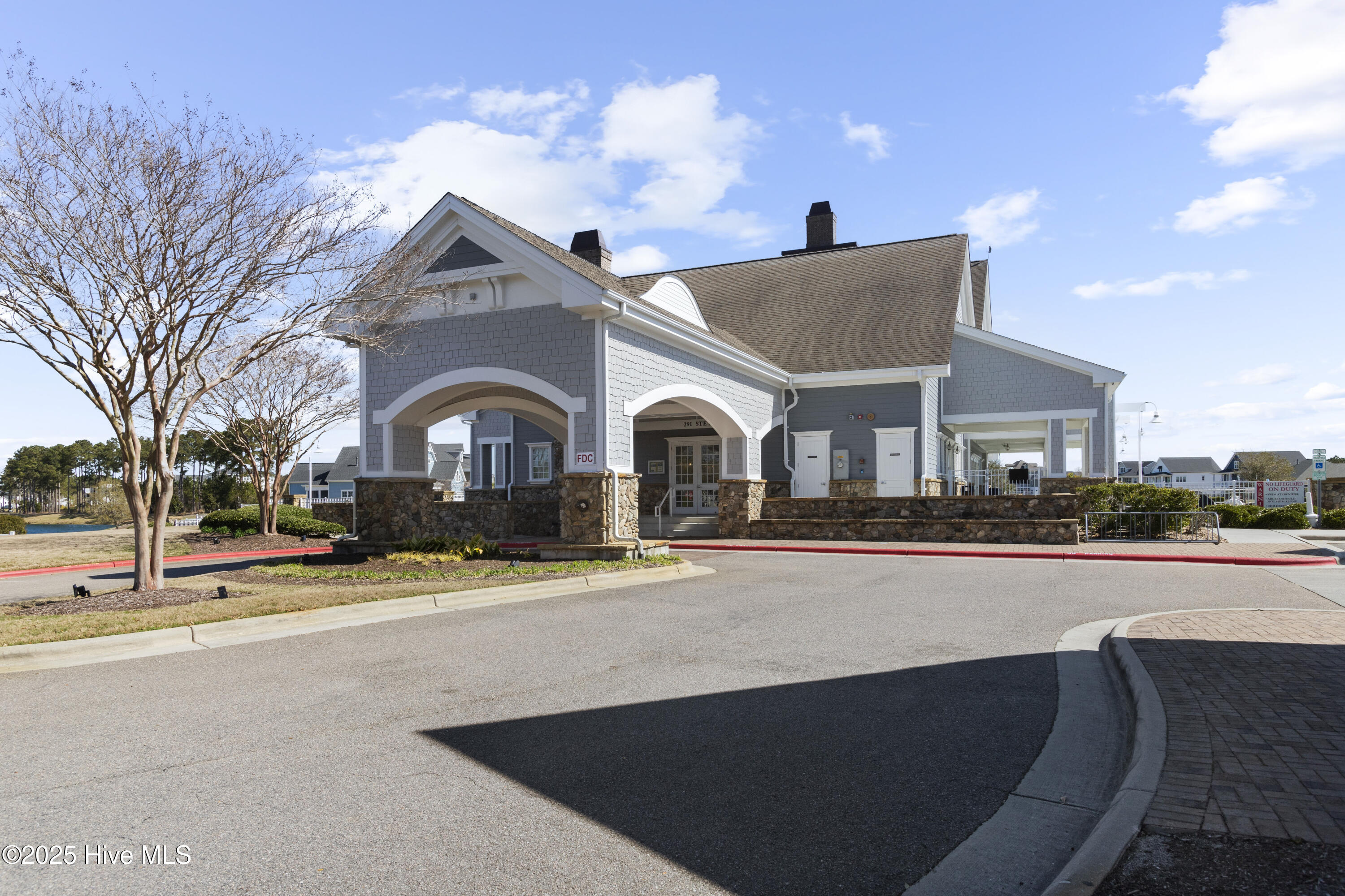 100519801 | Photo 18