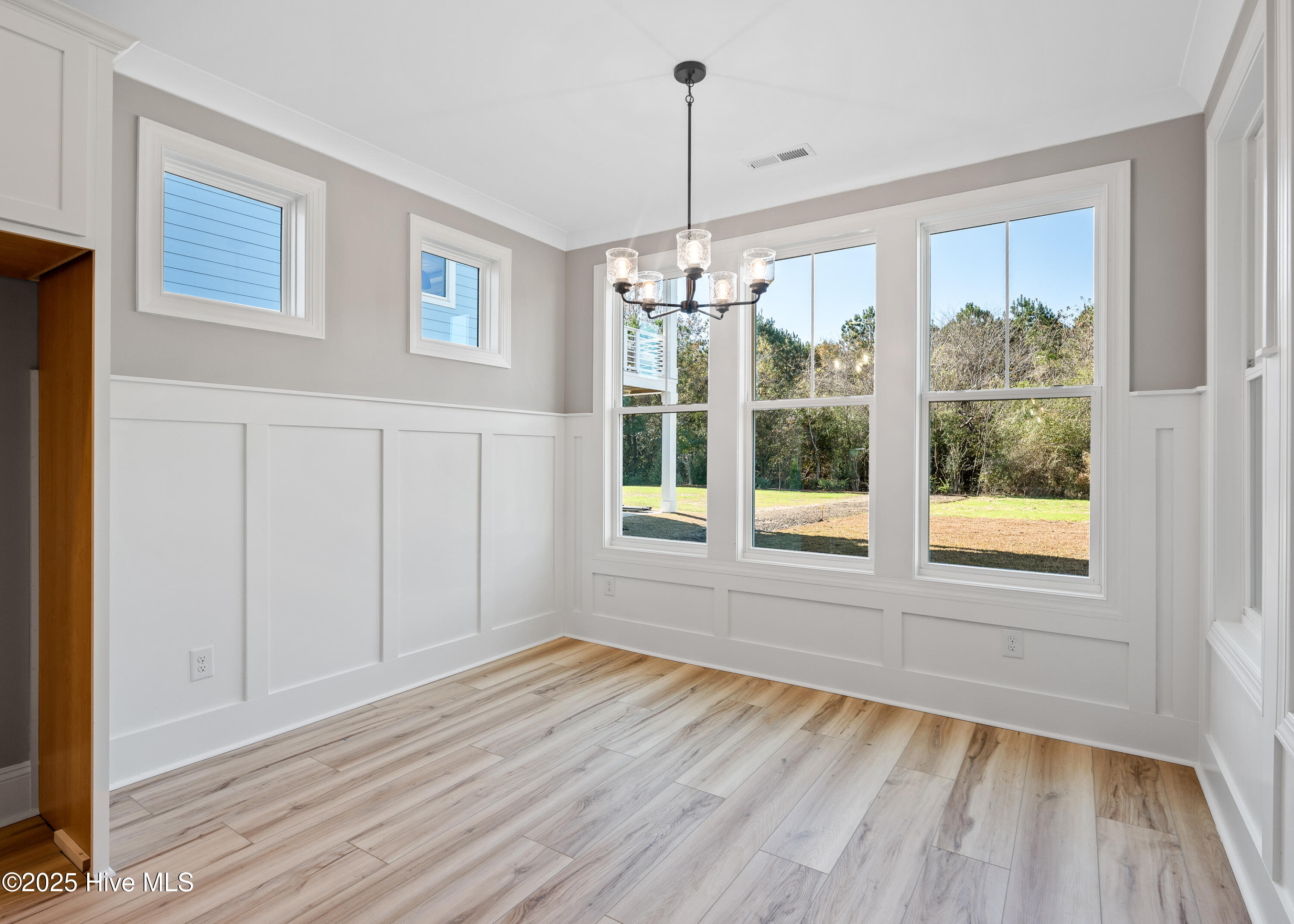 100537185 | Photo 11