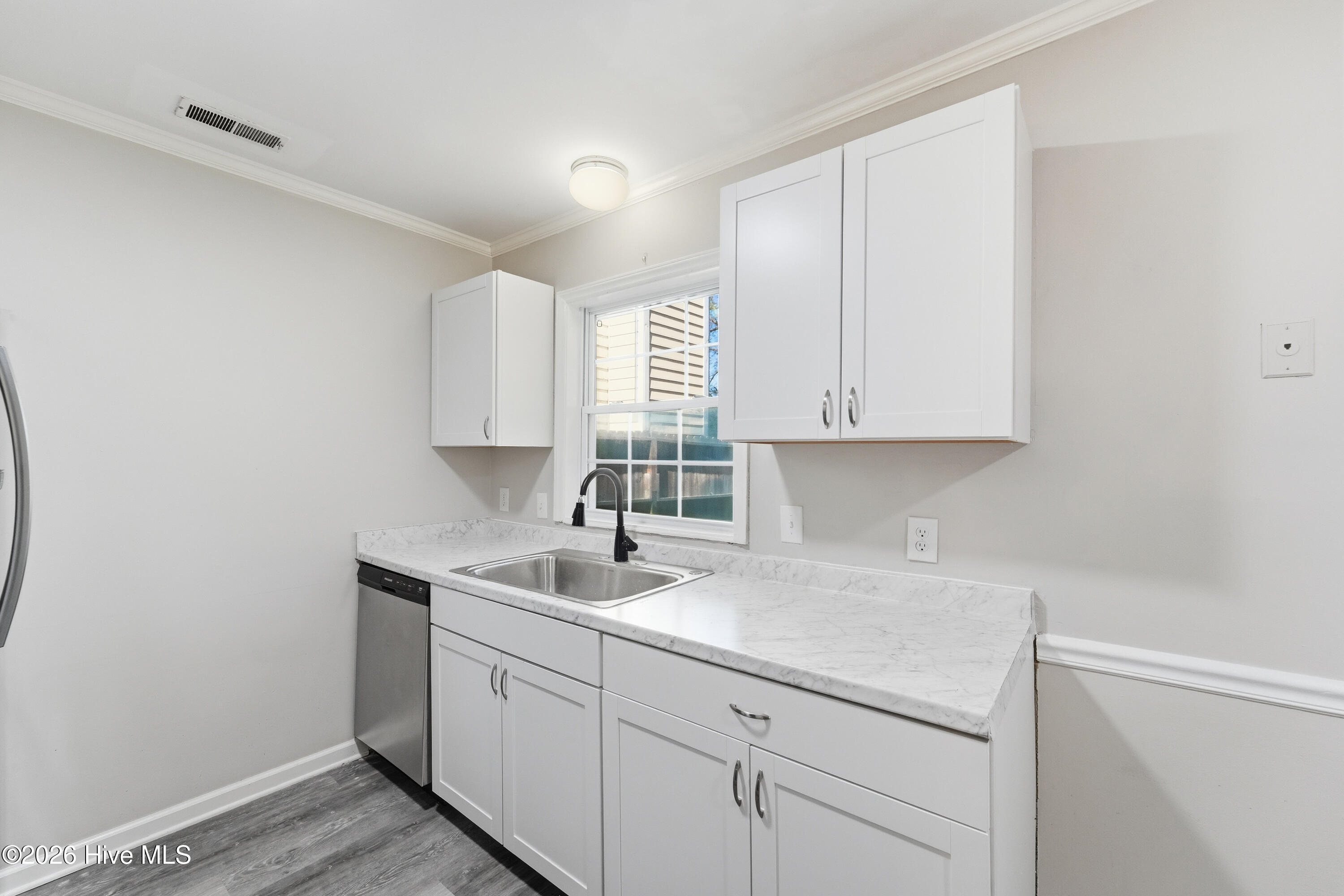 100559810 | Photo 12