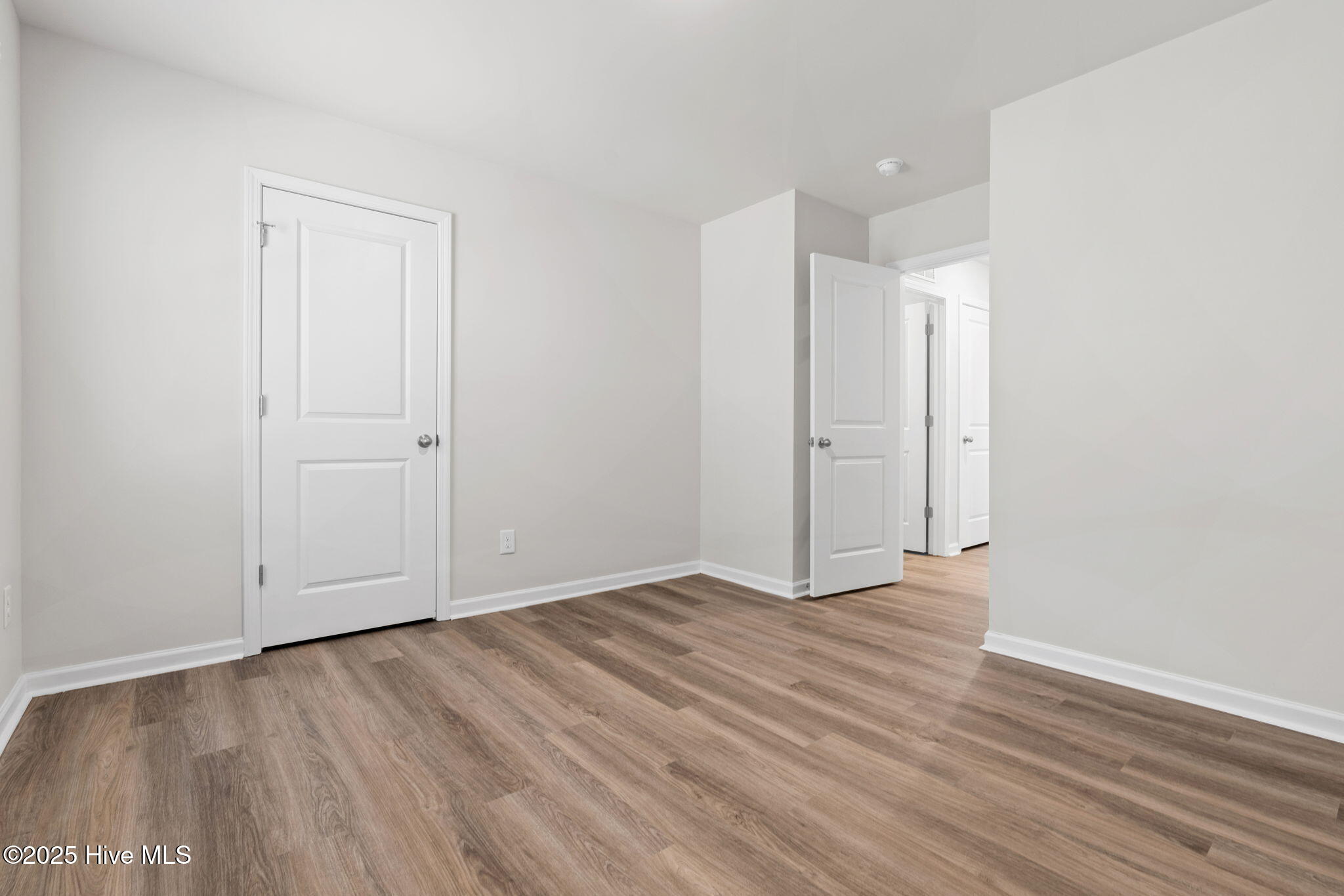 100521892 | Photo 33