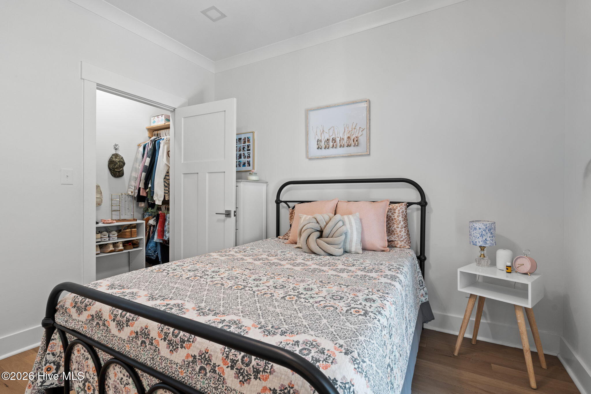 100569675 | Photo 24