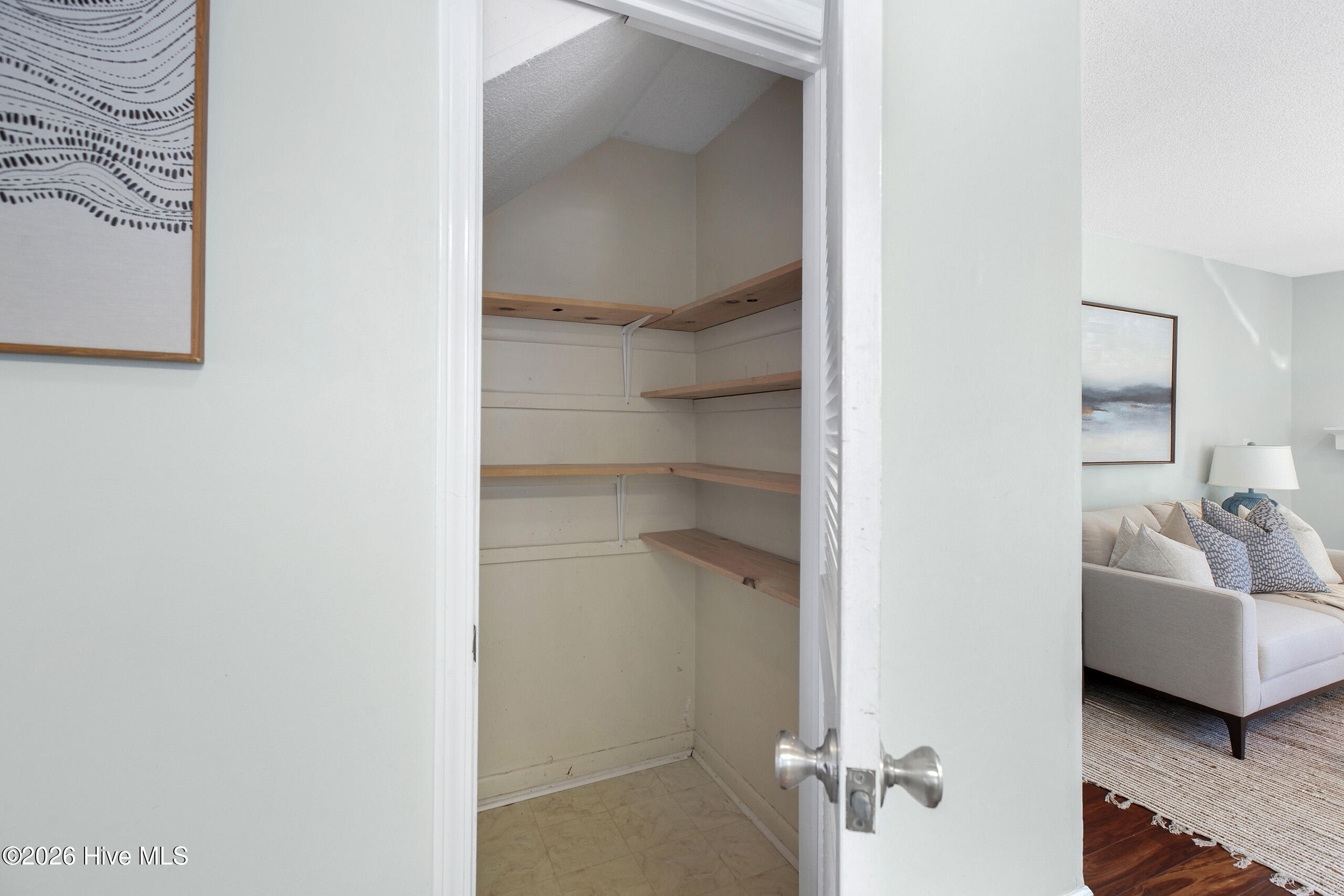 100561639 | Photo 14