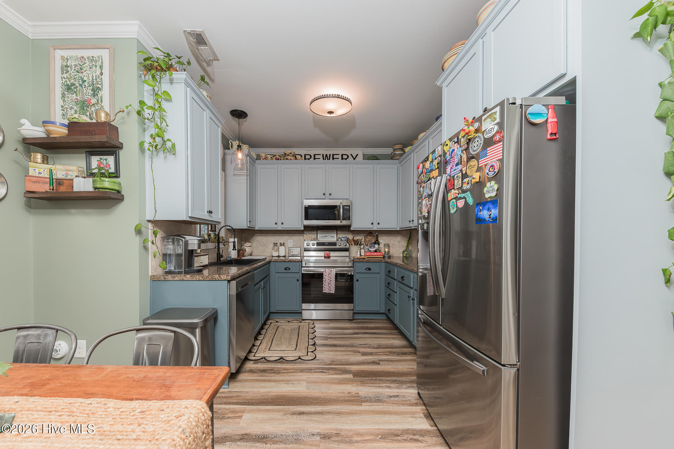 100556054 | Photo 15