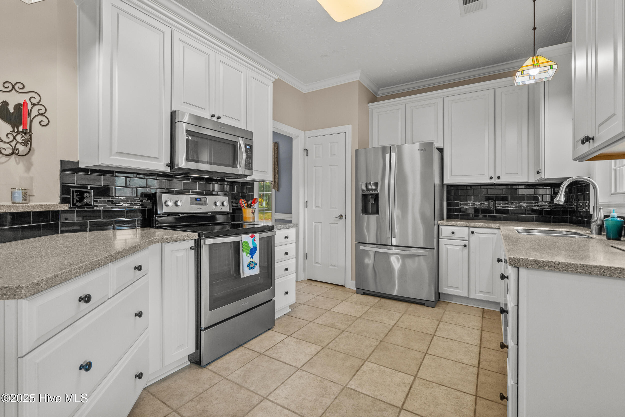 100508973 | Photo 19