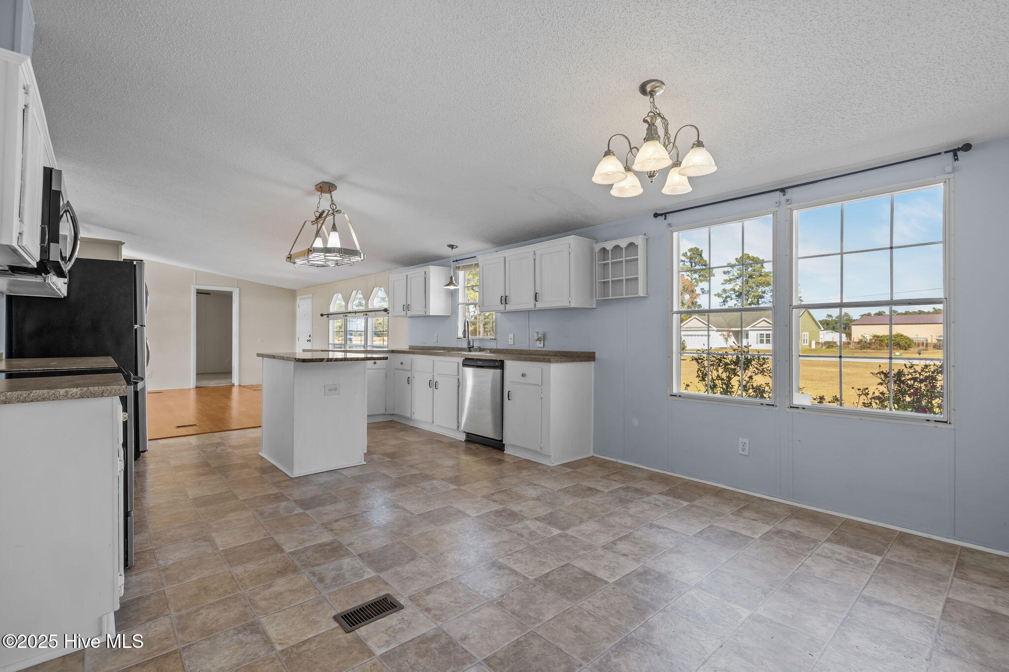 100540304 | Photo 31