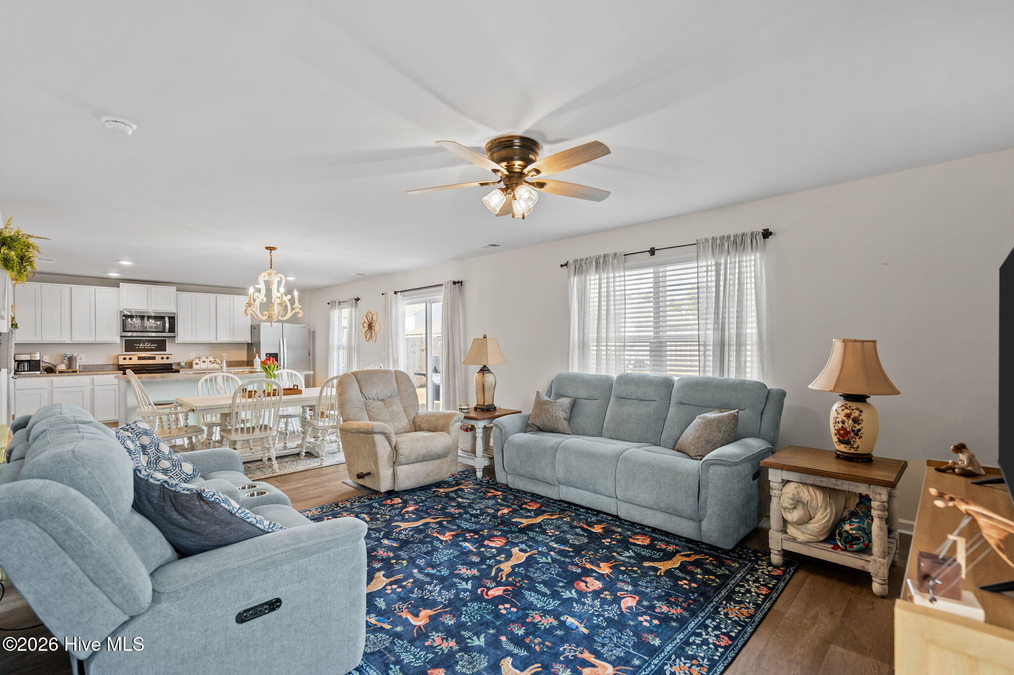 100554763 | Photo 11