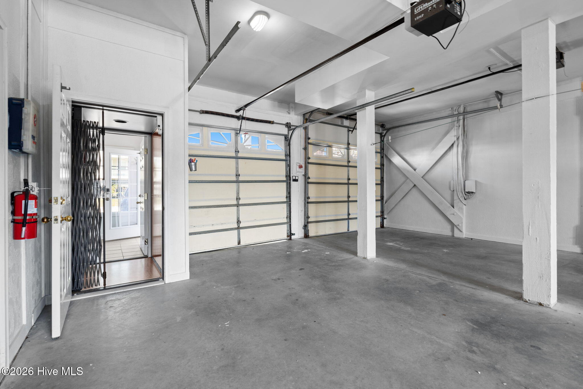 100563931 | Photo 57