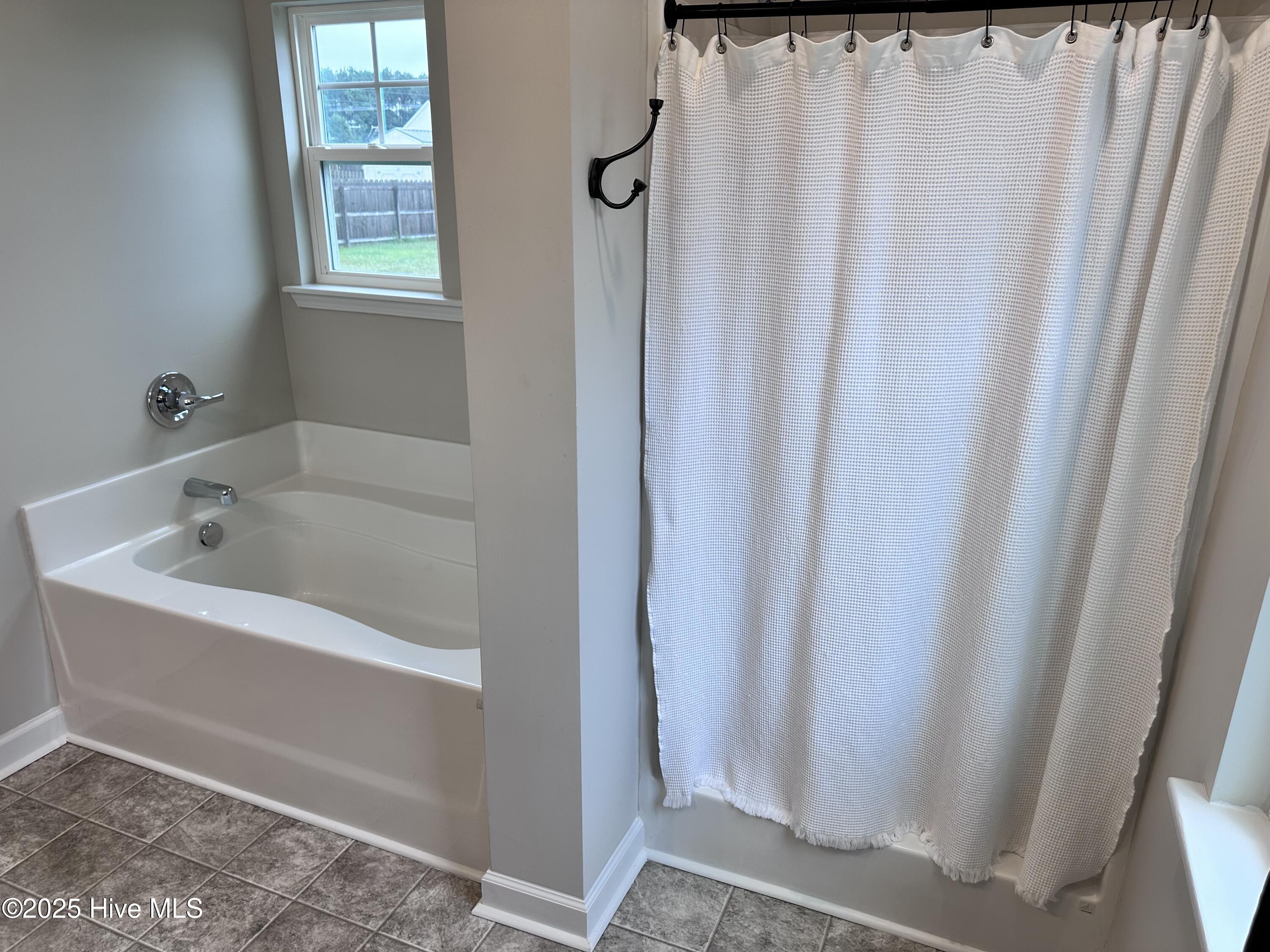 503 Violet Court, Maysville, NC 28555 – photo 24: Mstrbath(4)