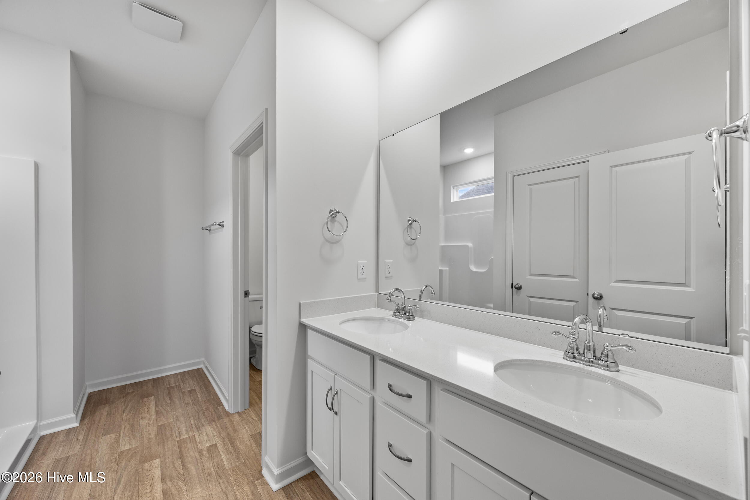 100546930 | Photo 22