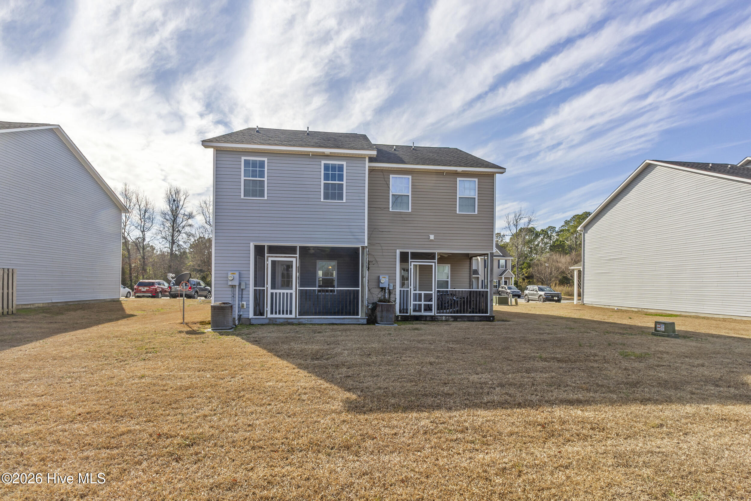 100557945 | Photo 25