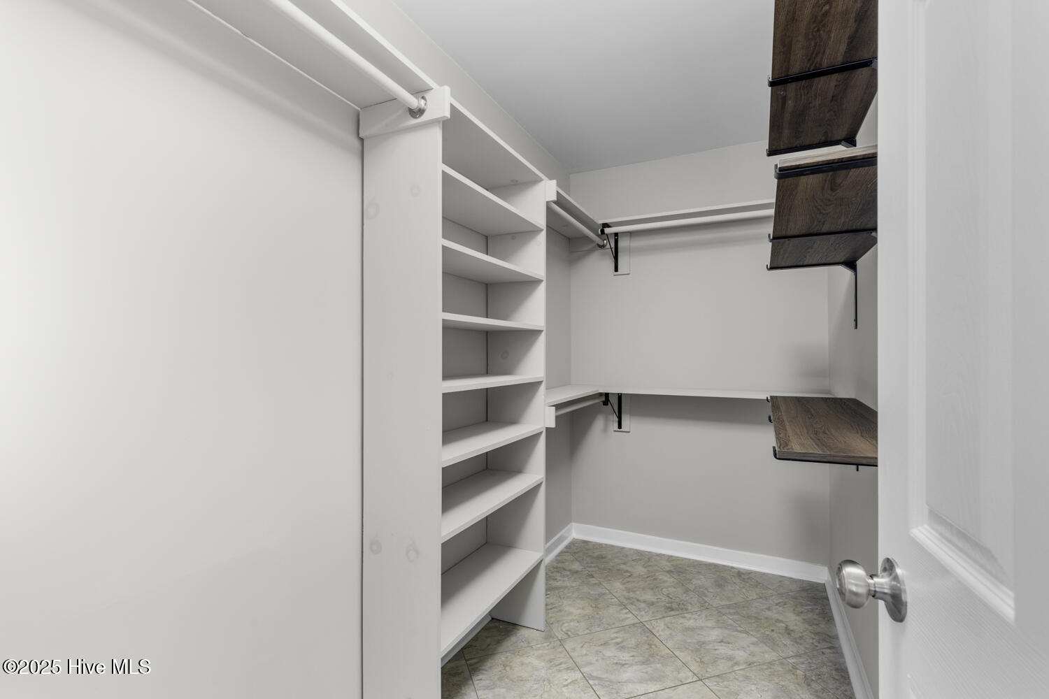 100535668 | Photo 28