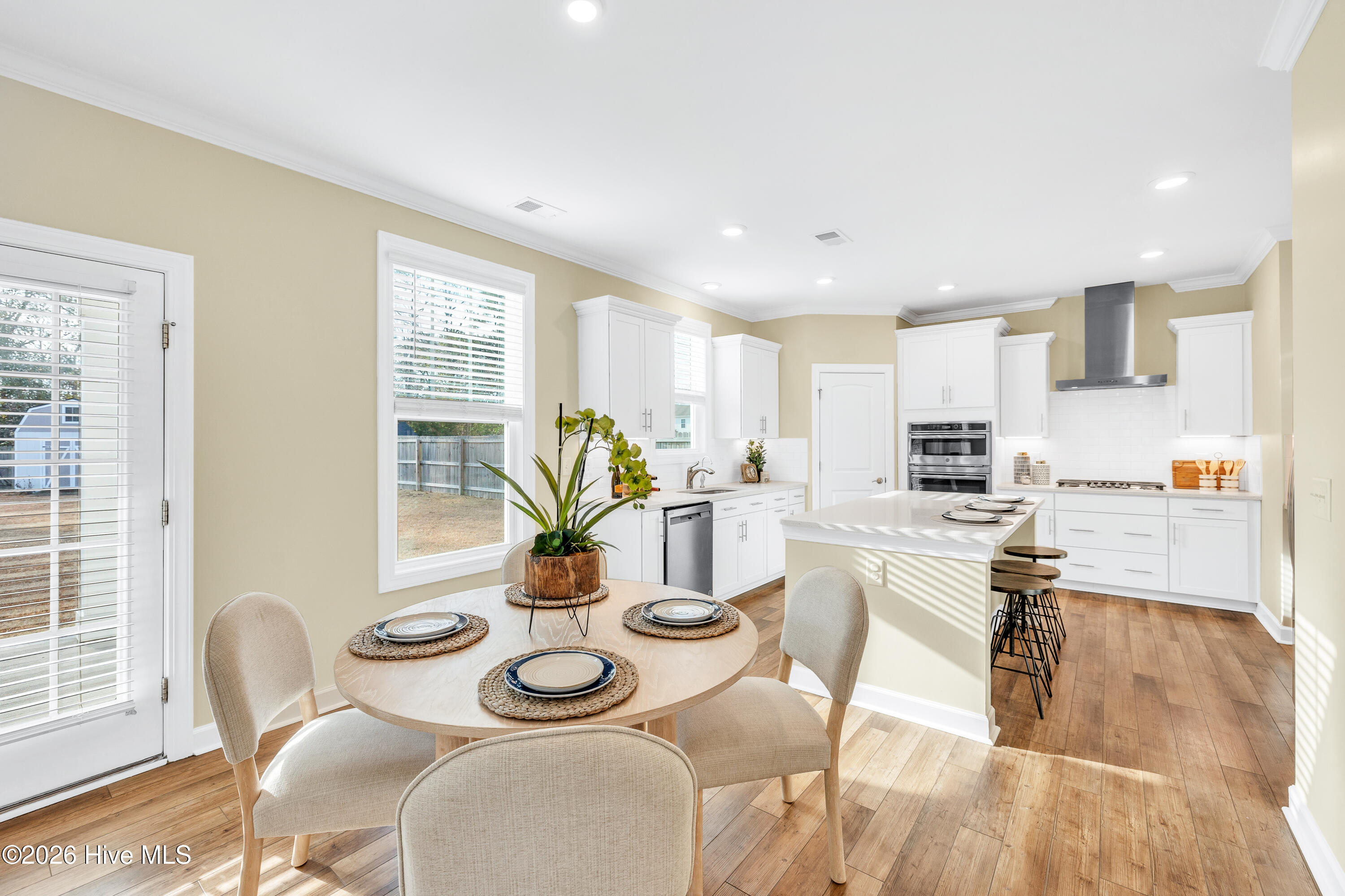 100548253 | Photo 15