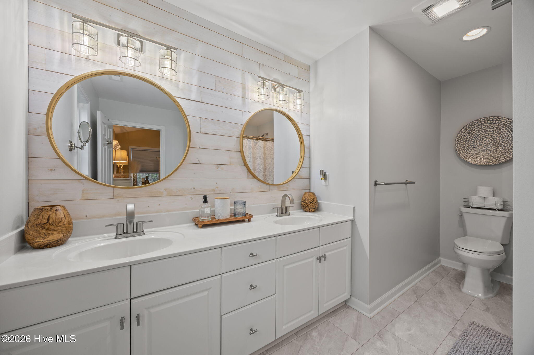 100553265 | Photo 25