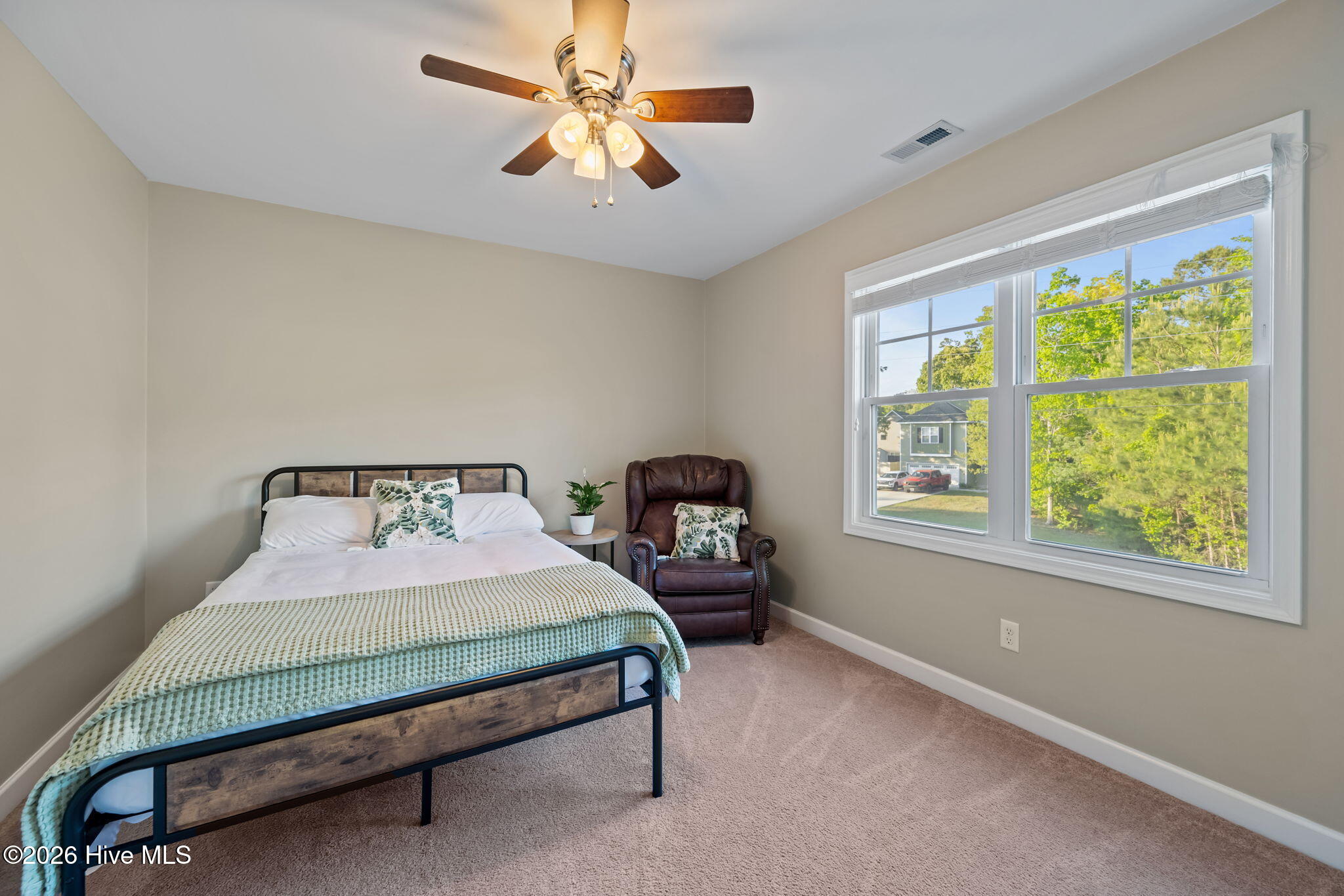 100568567 | Photo 27