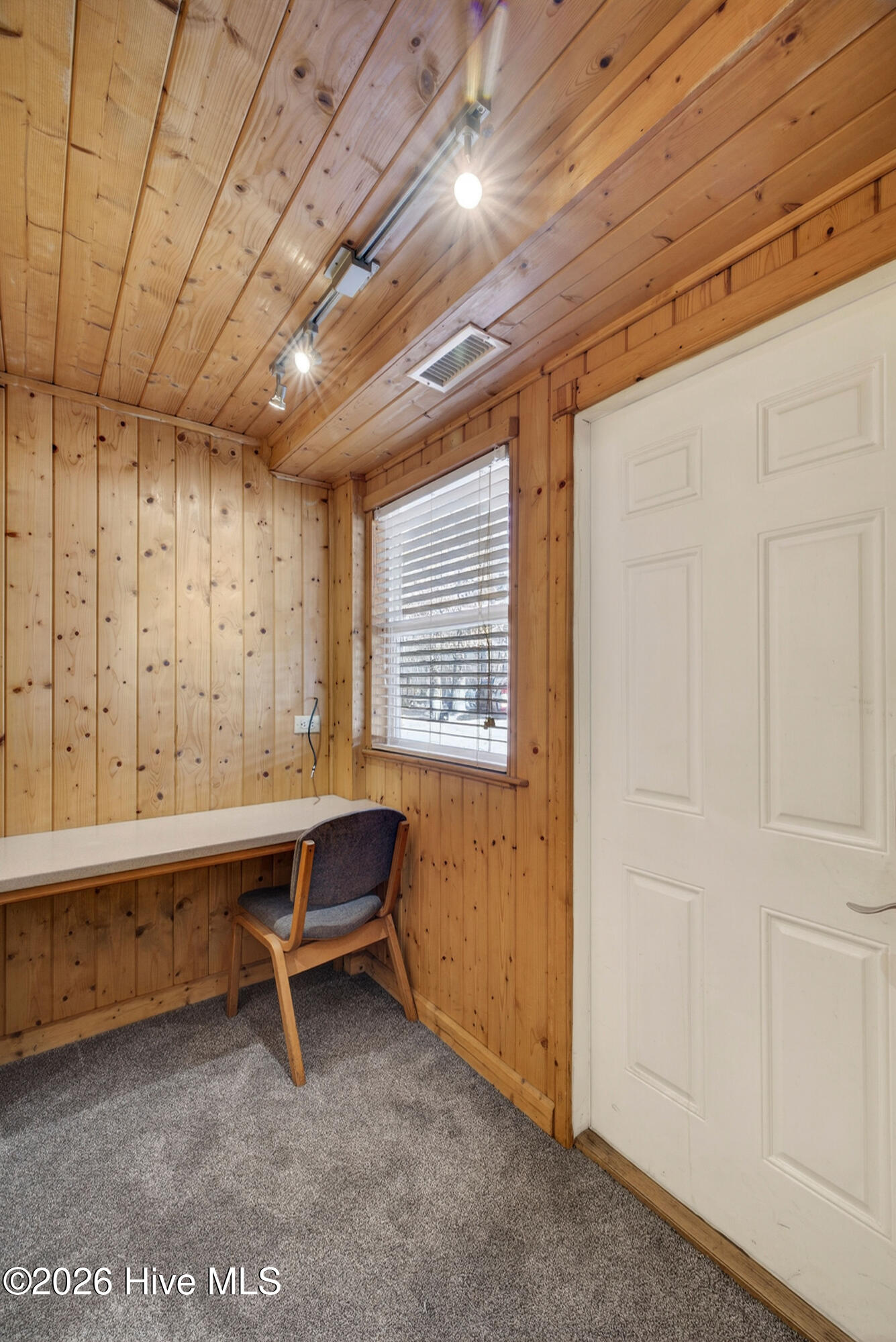 100542936 | Photo 74