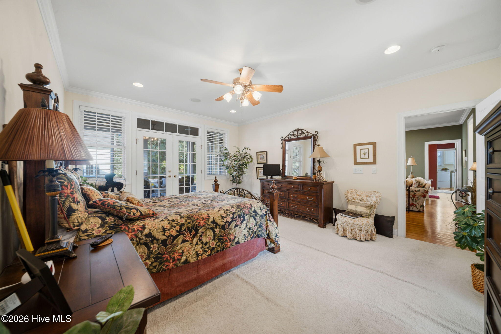 100570394 | Photo 49