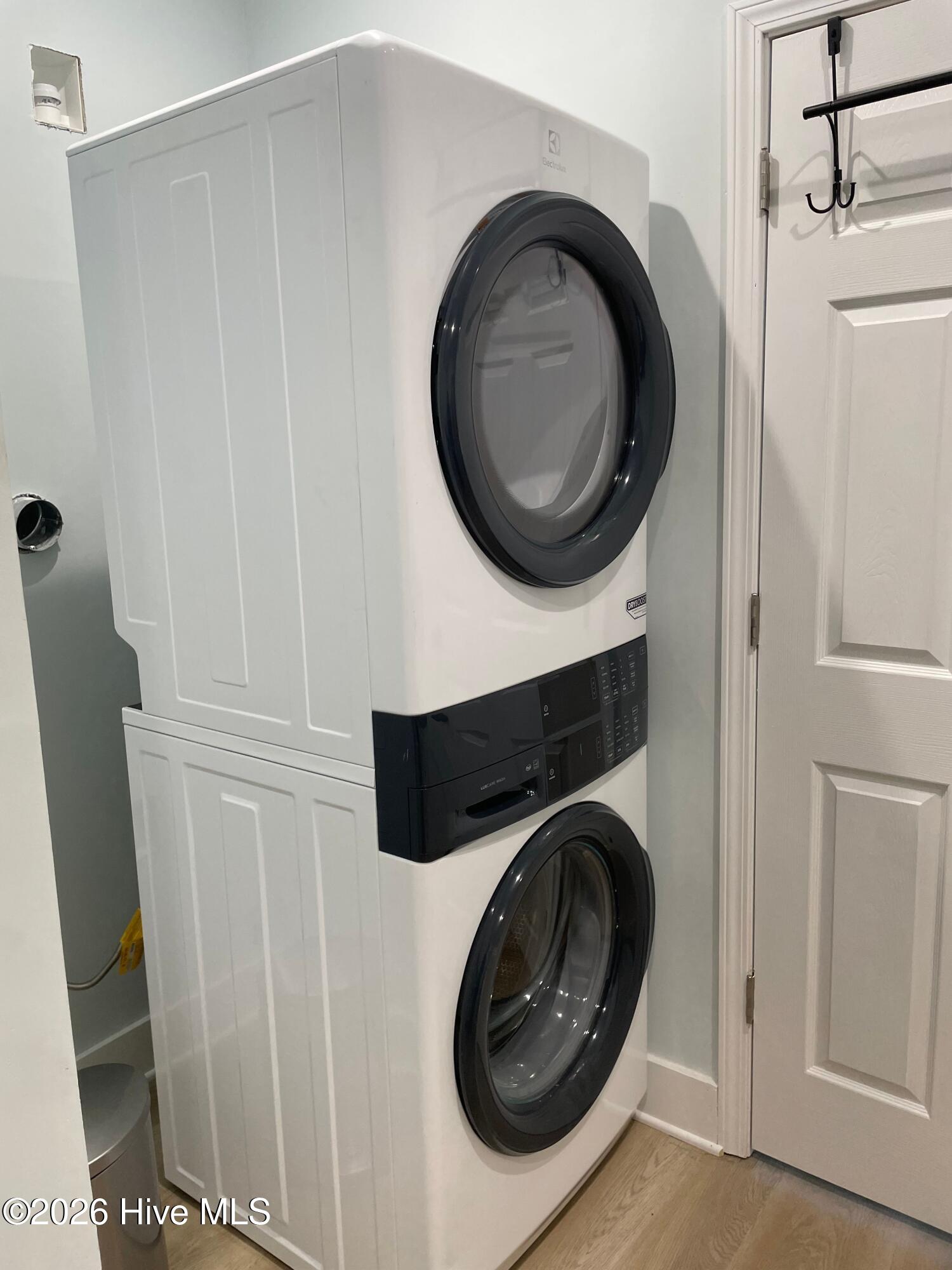 100568375 | Photo 48