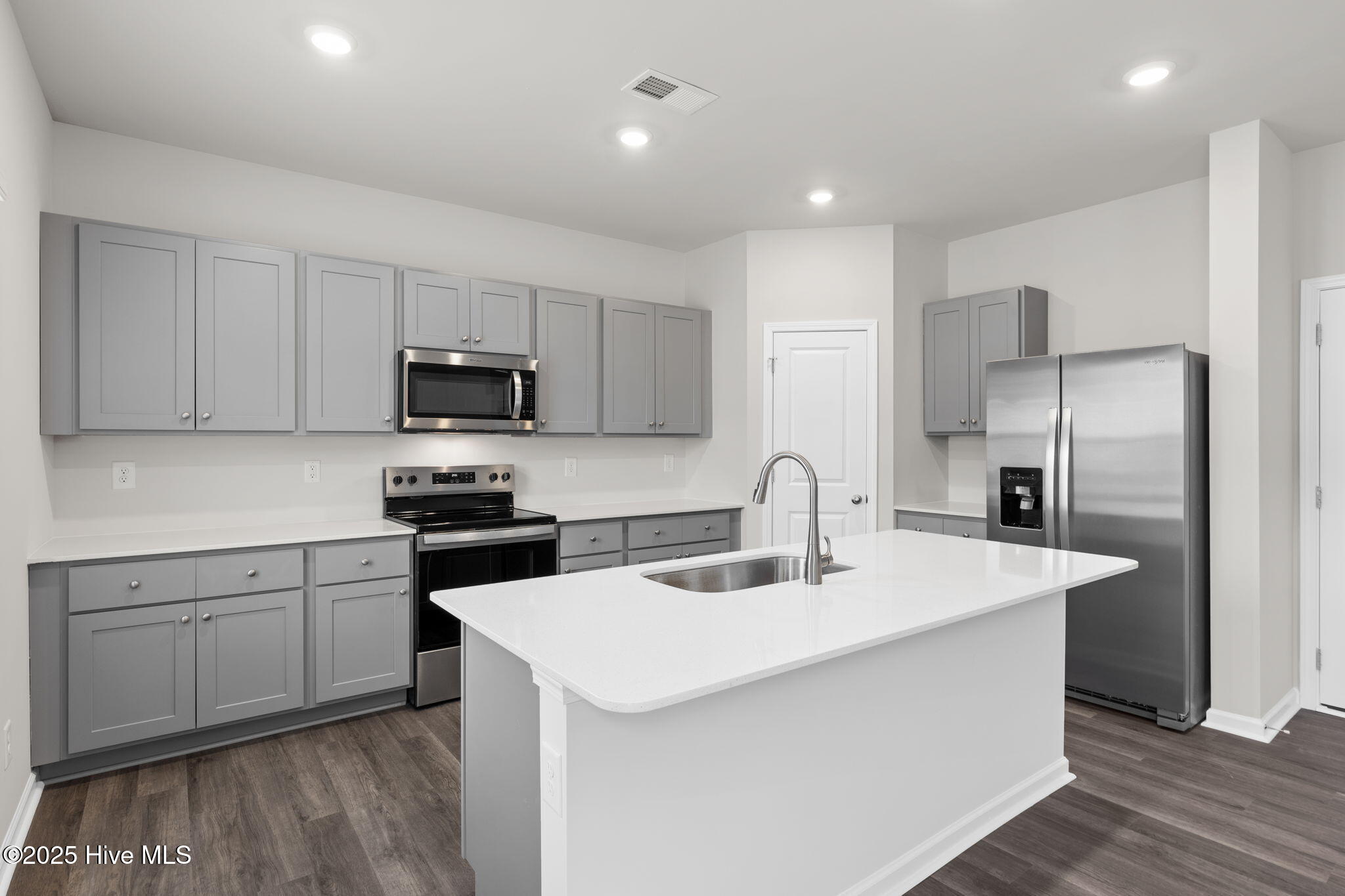 100507185 | Photo 36