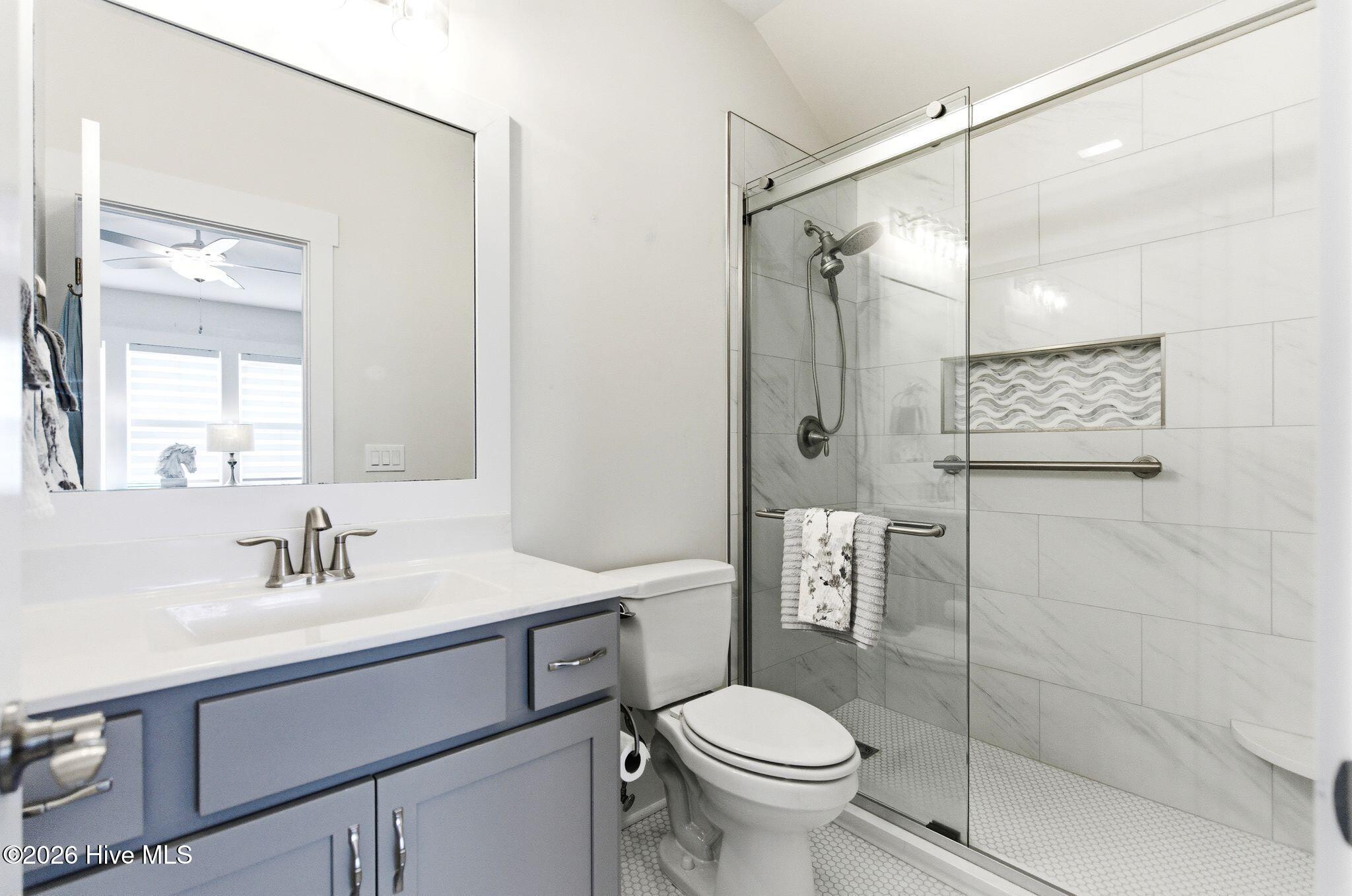 100566081 | Photo 35