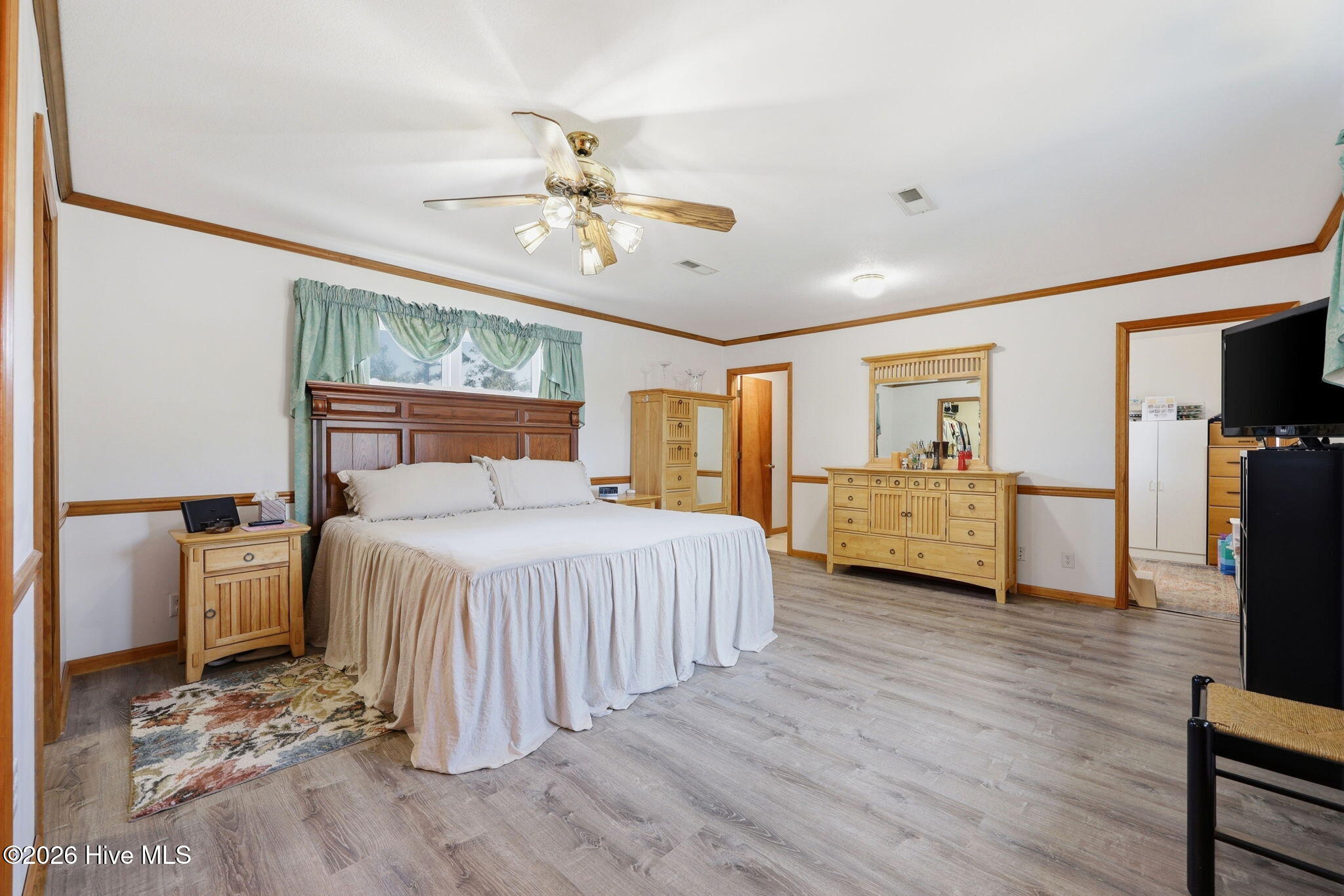 1556 Primary Bedroom