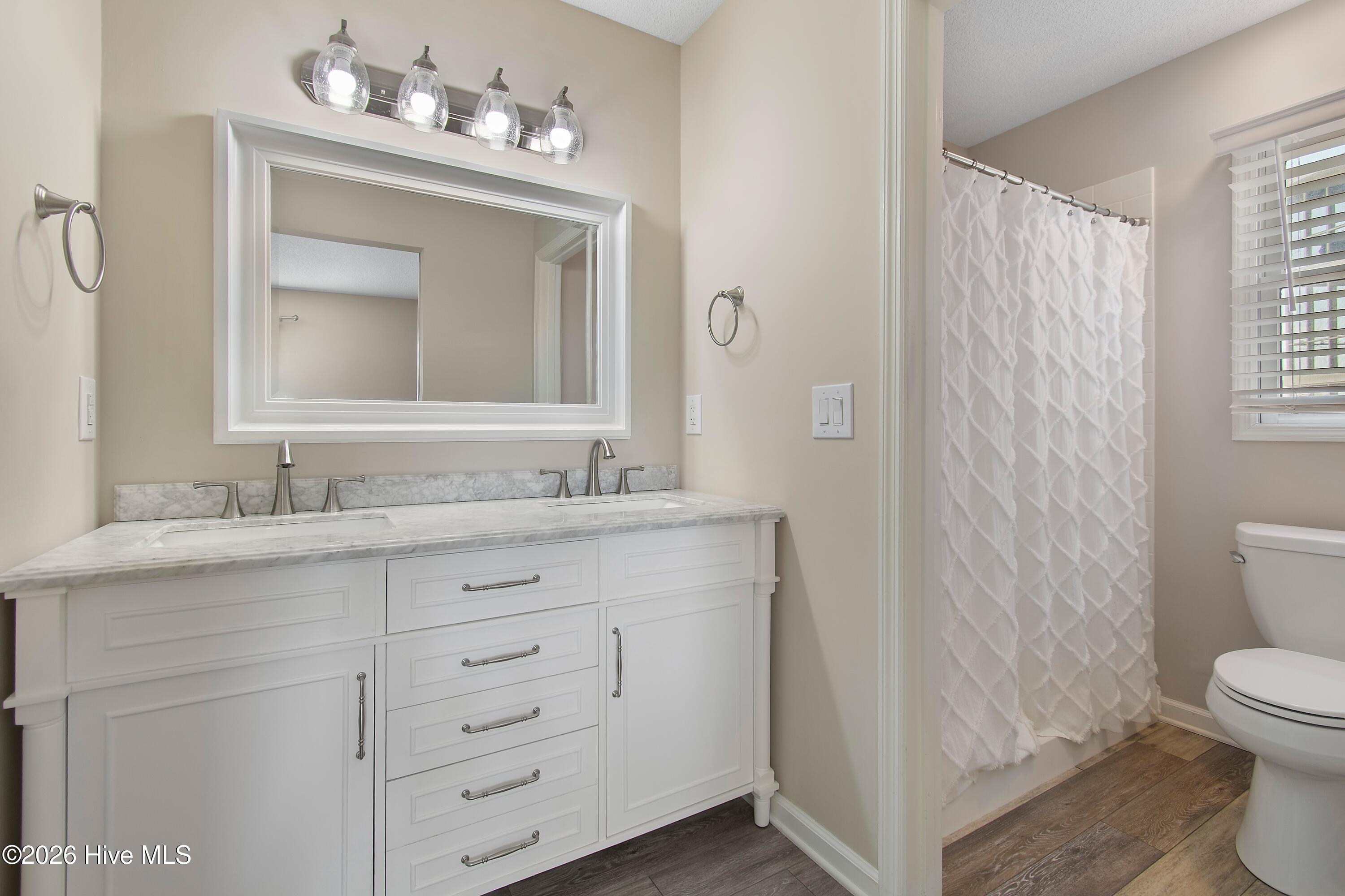 100562302 | Photo 25