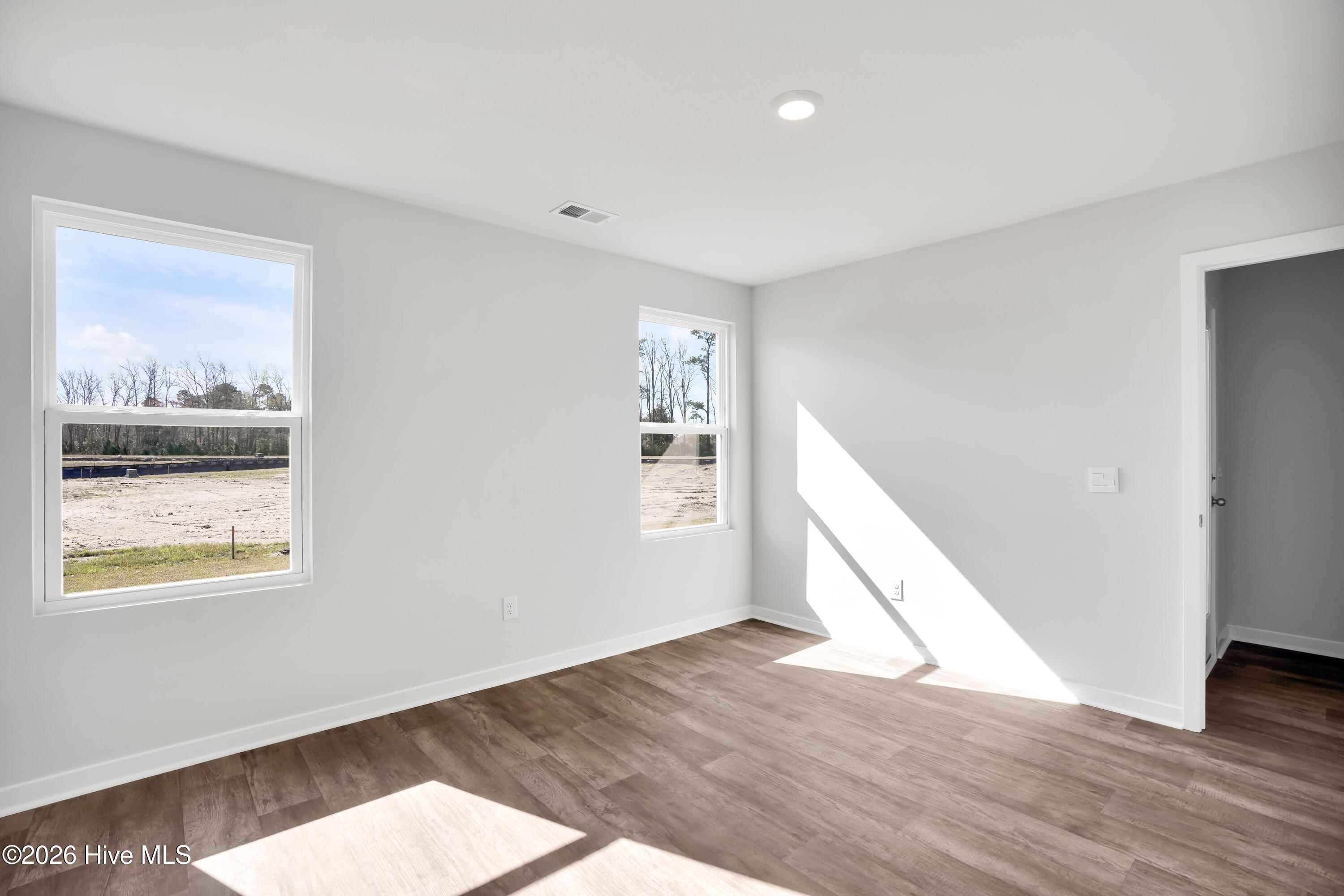 100545392 | Photo 24