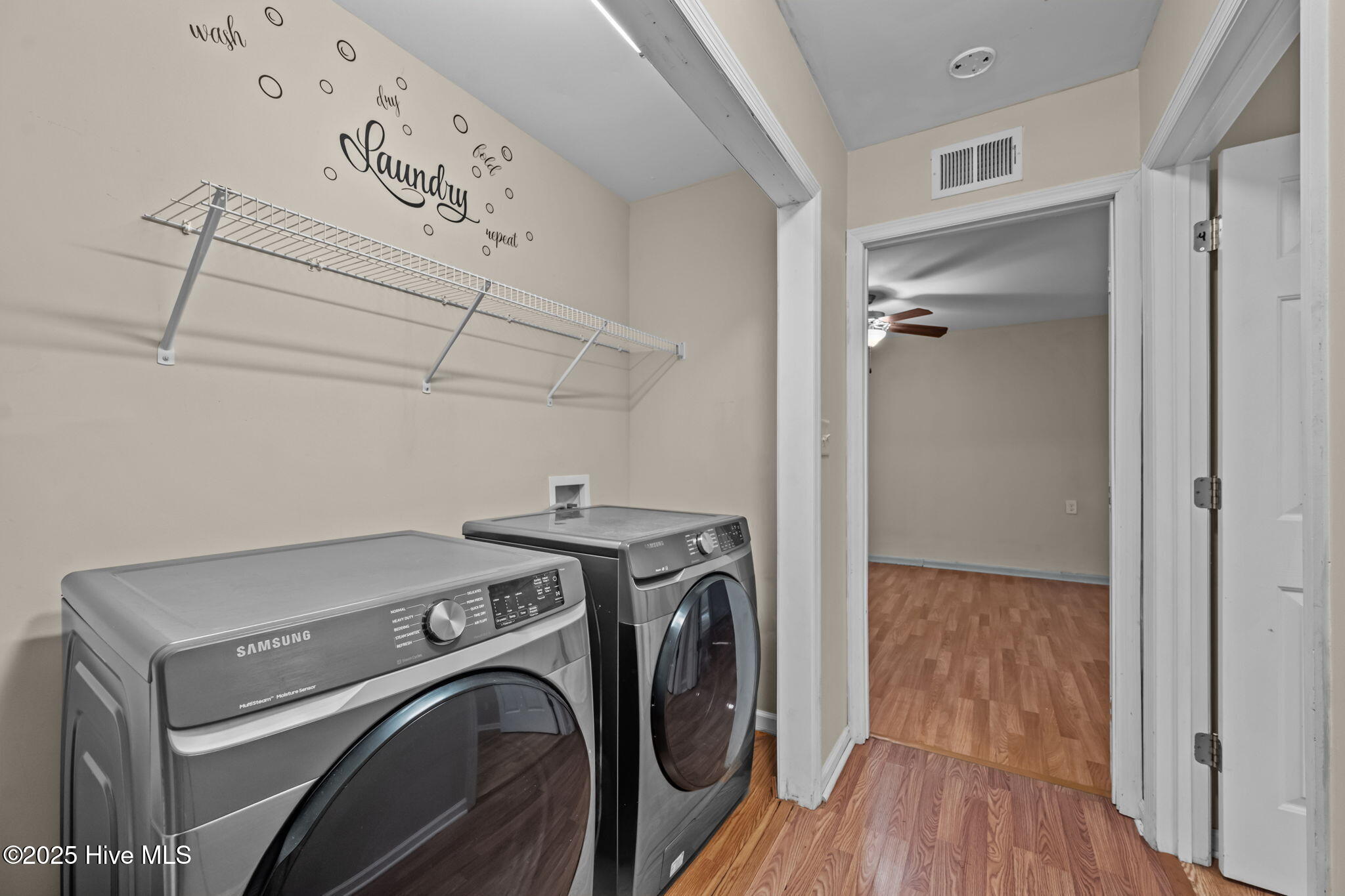 100522218 | Photo 18