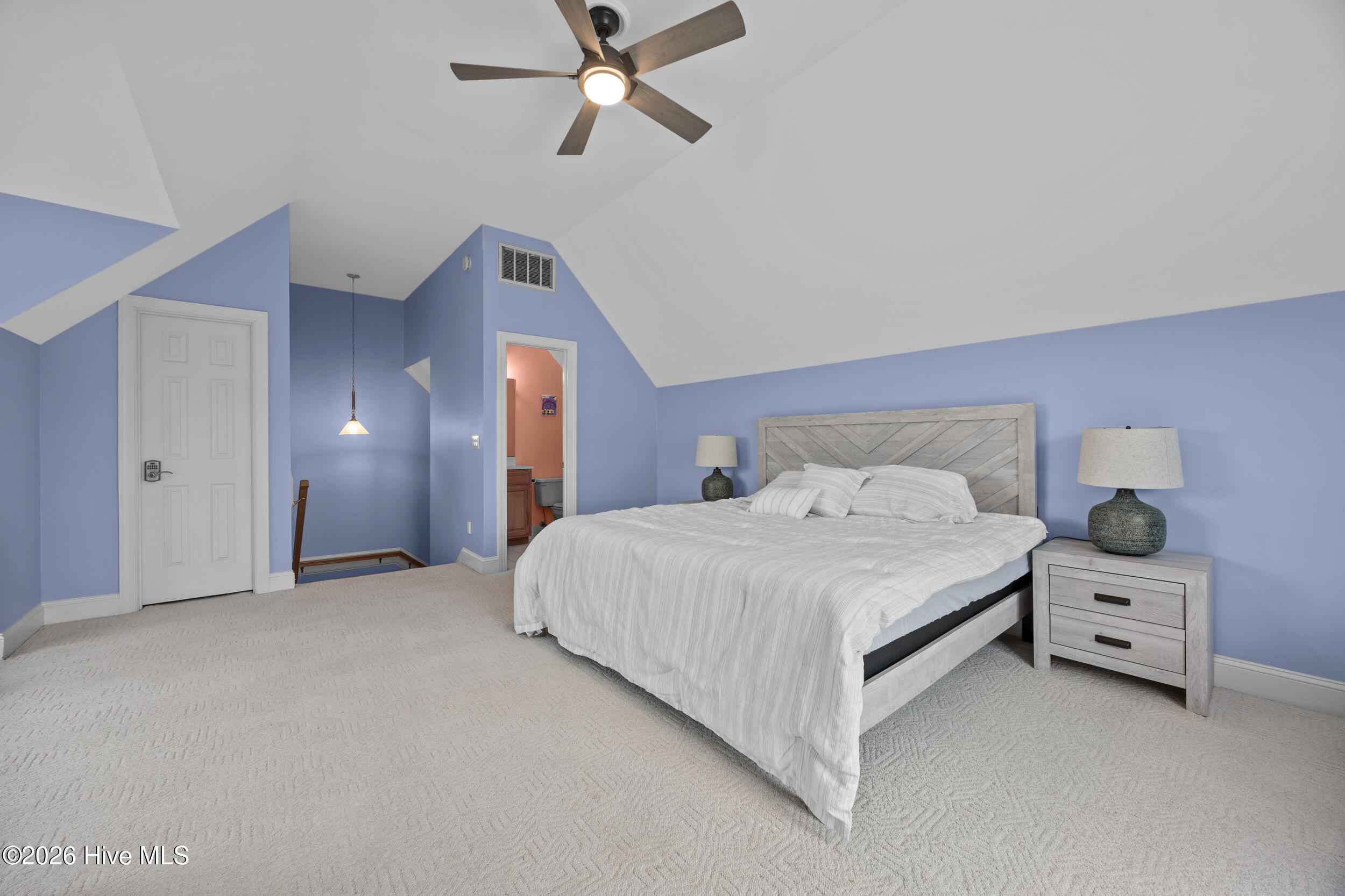 100555856 | Photo 31