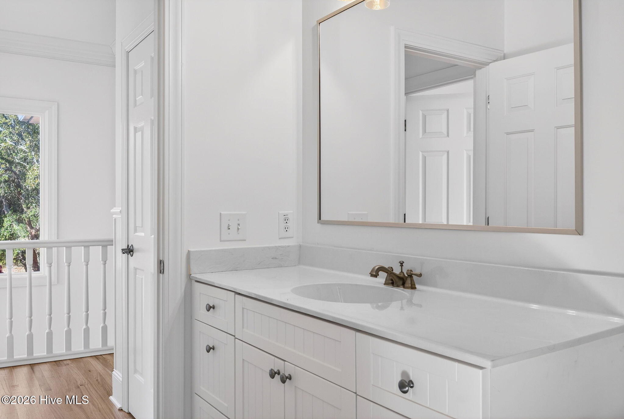 100555125 | Photo 30