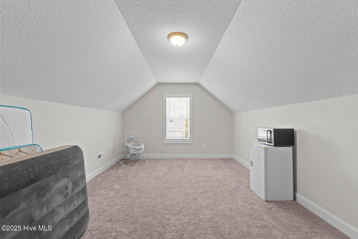 100545840 | Photo 26