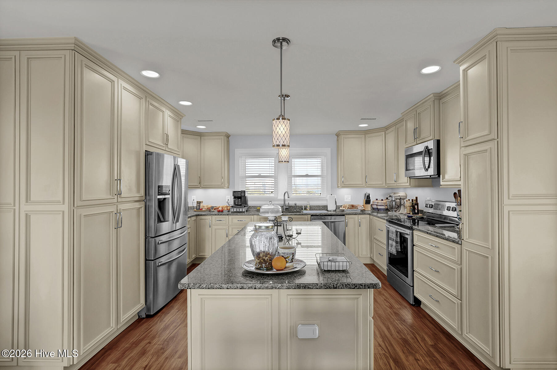 100548682 | Photo 11