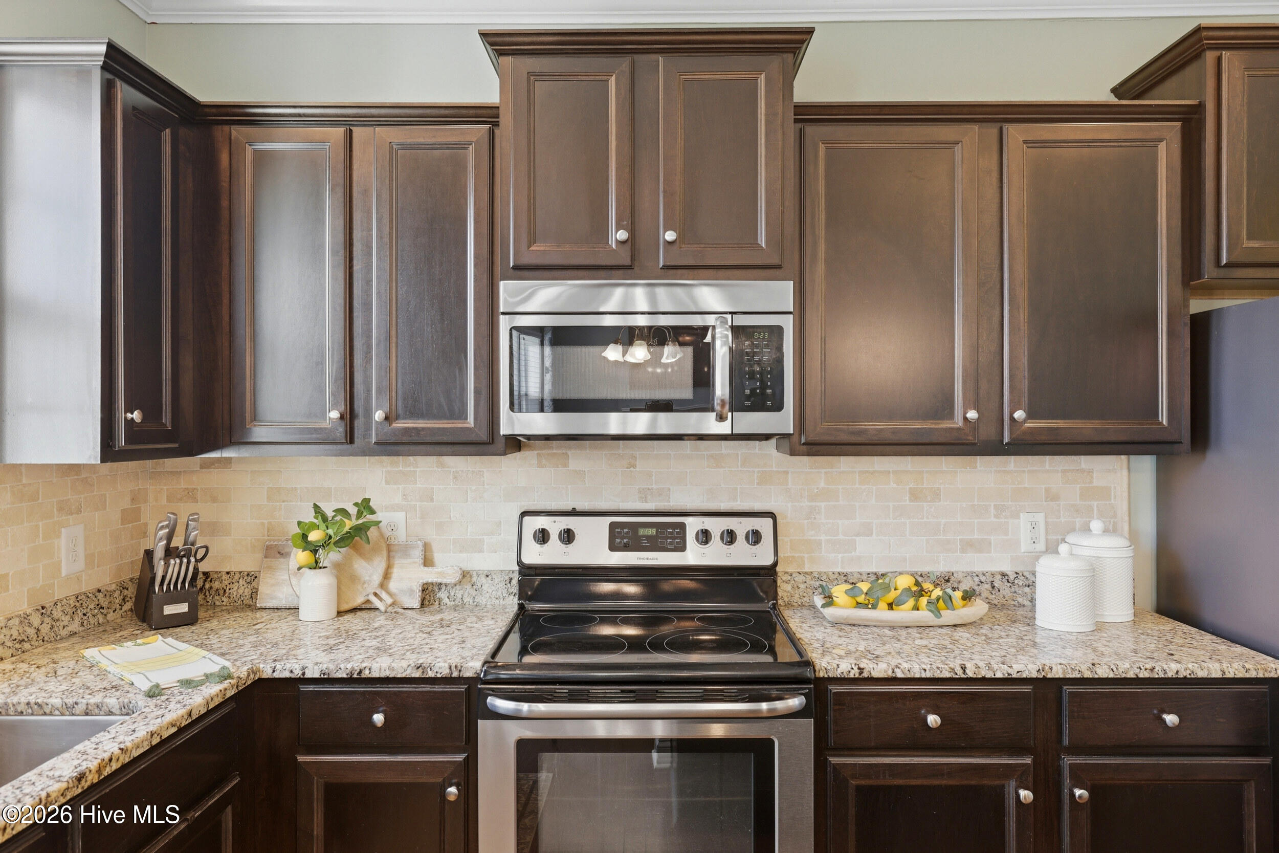 100561174 | Photo 17