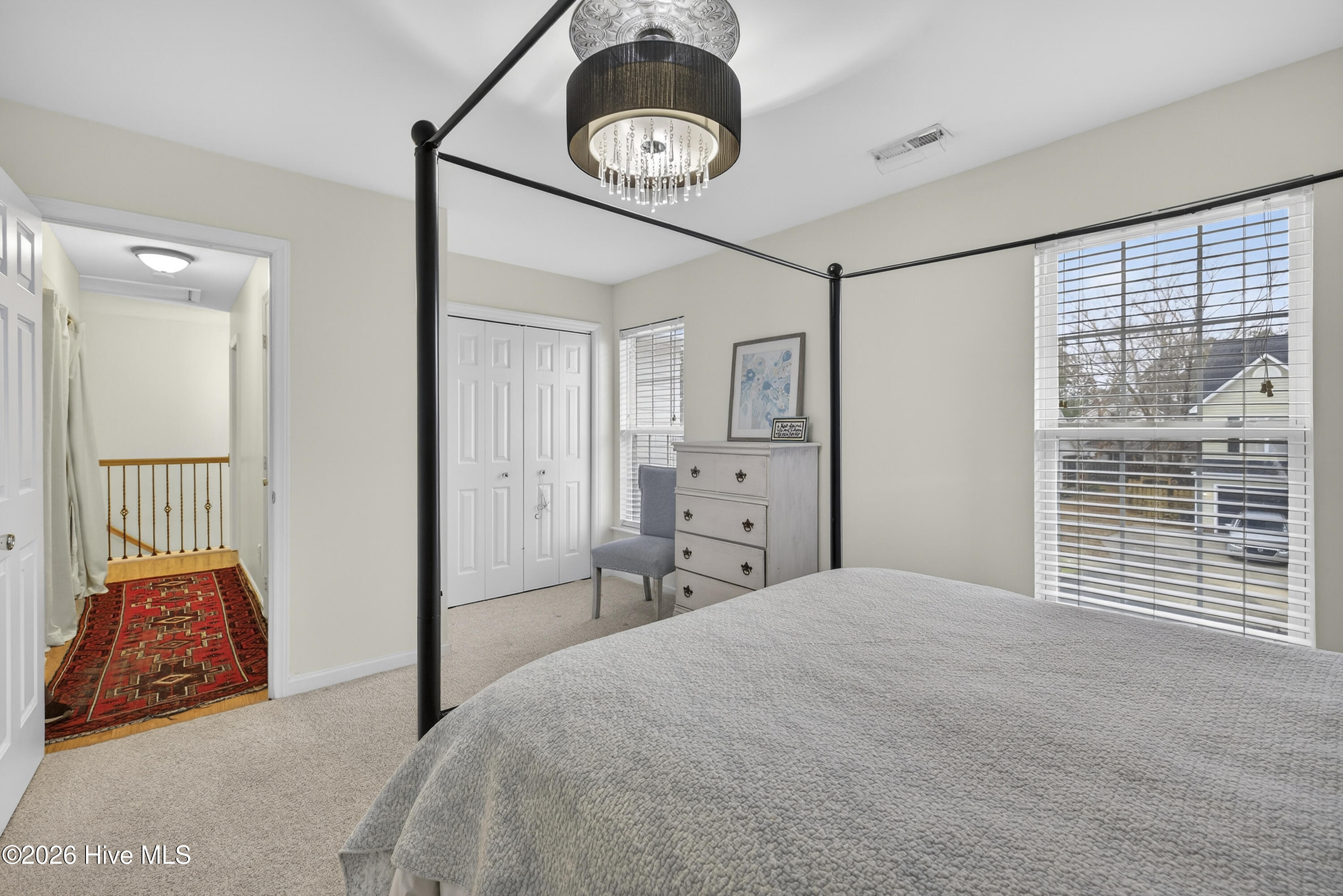 100558180 | Photo 24