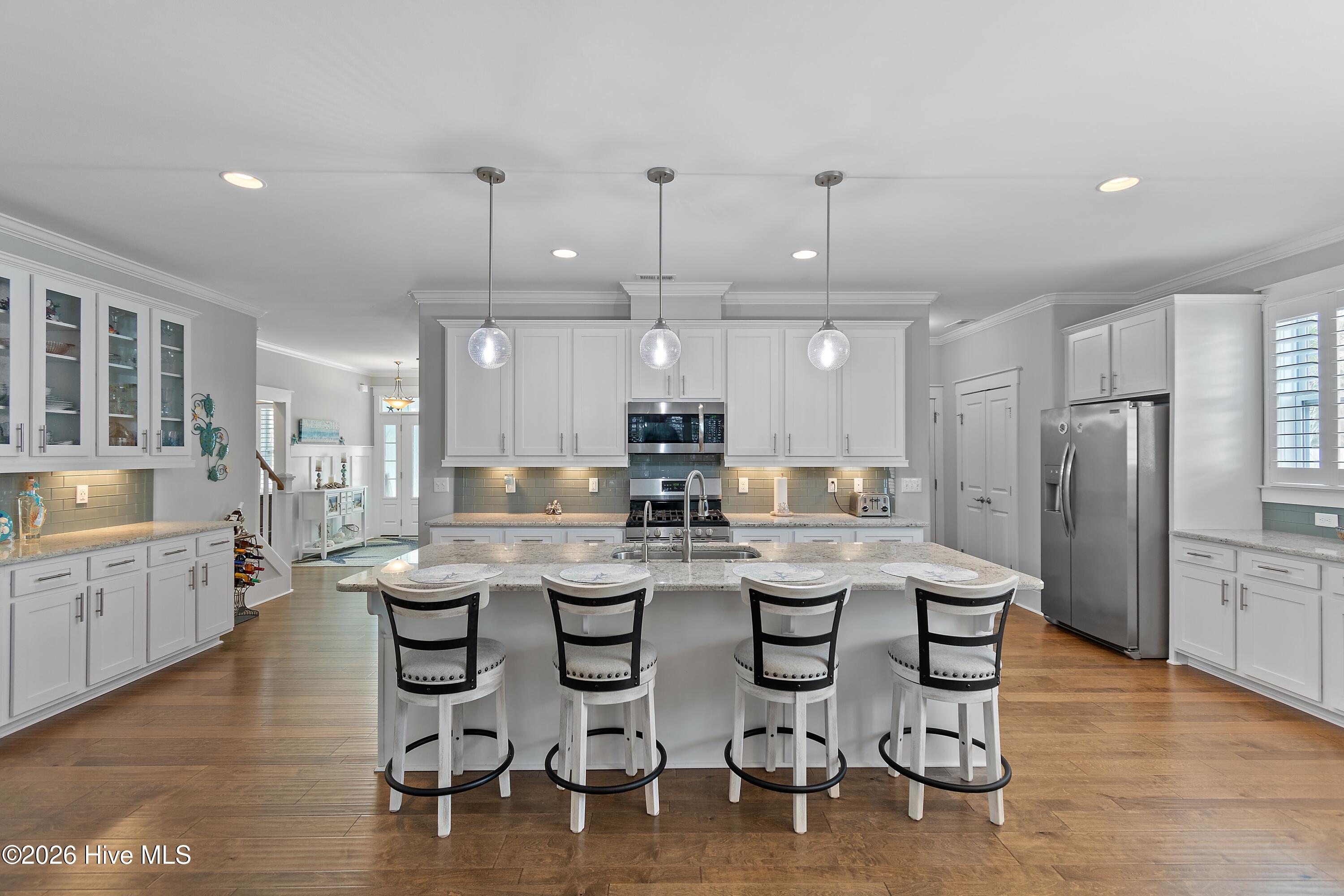 100561282 | Photo 11