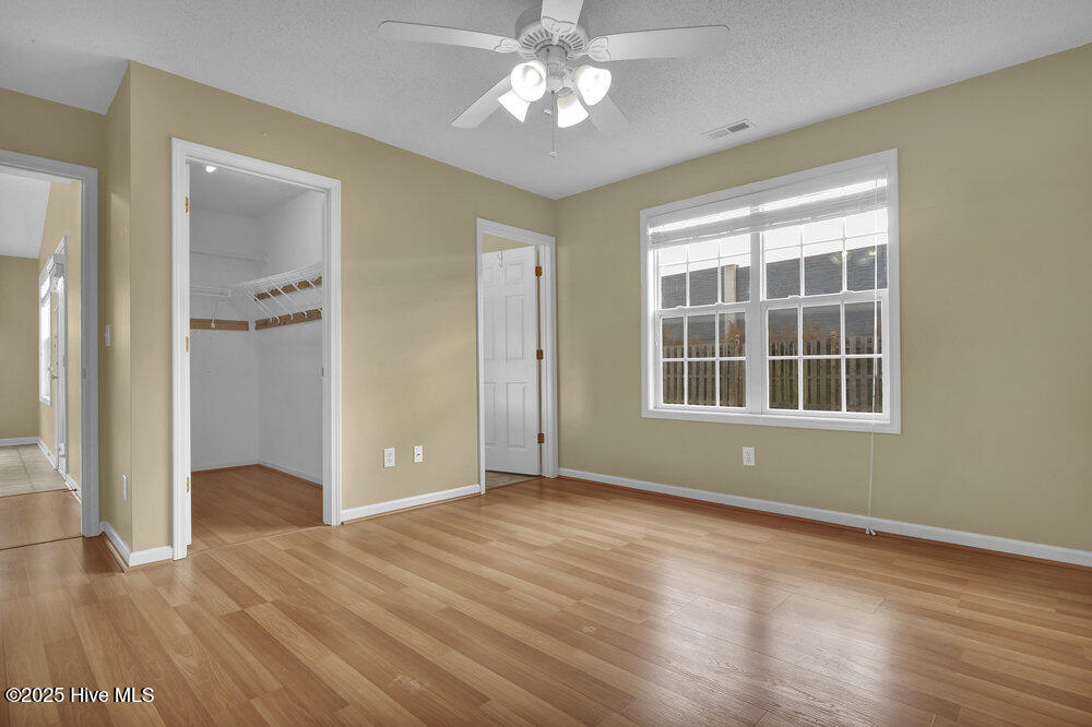 100542434 | Photo 19