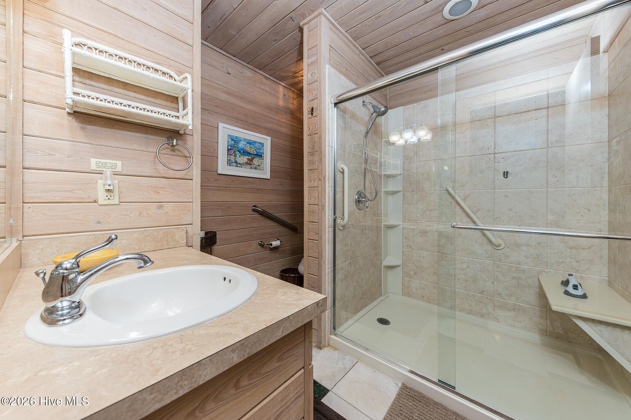 100560422 | Photo 53