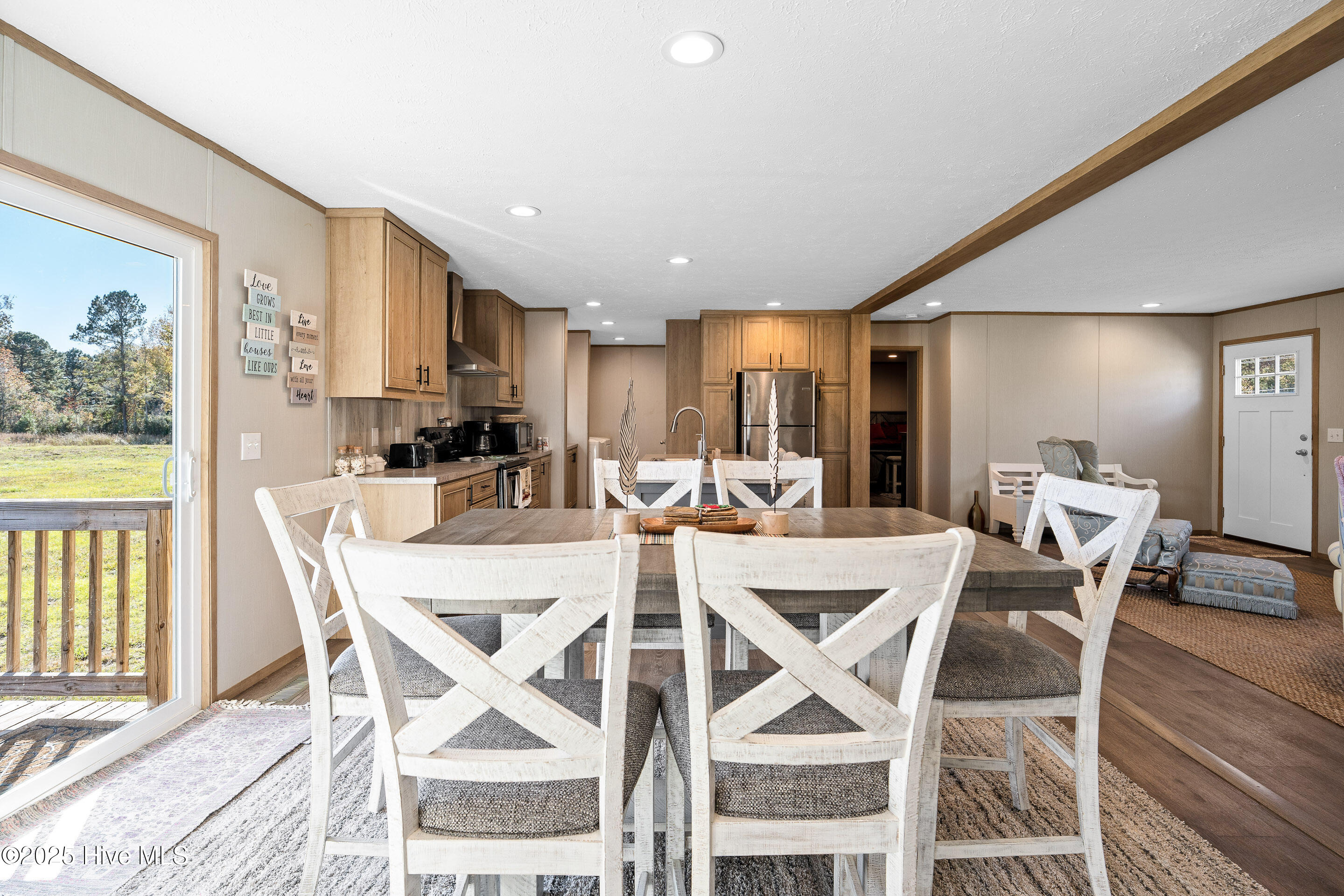 100541074 | Photo 12