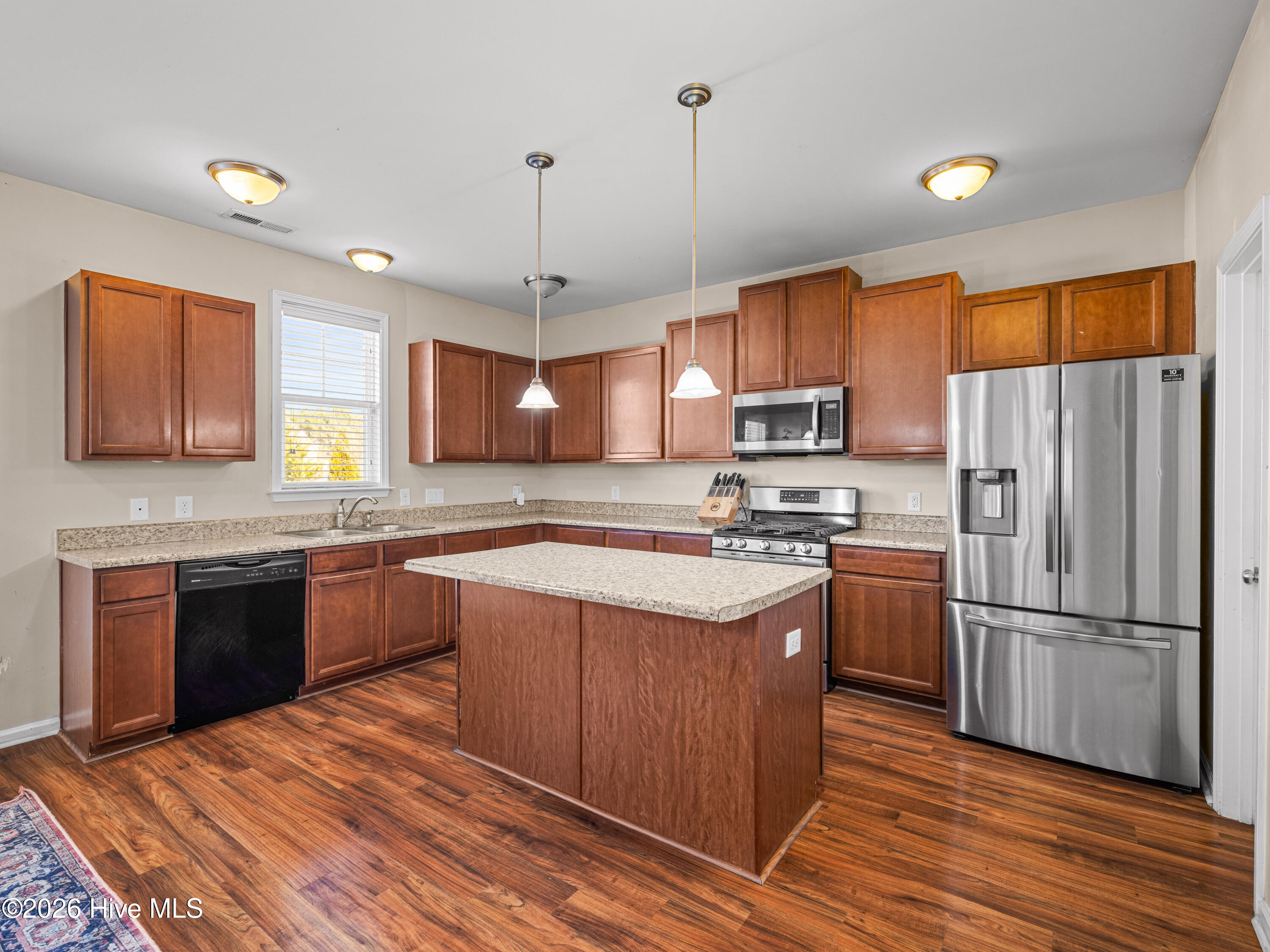 100553389 | Photo 22