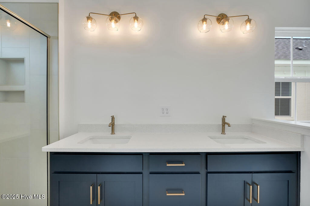 100540723 | Photo 28